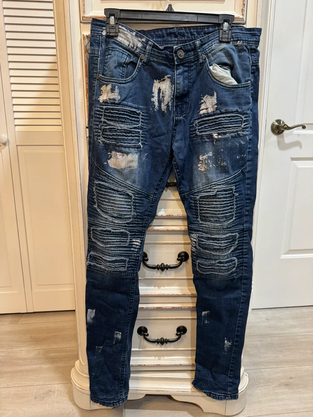 Ravmen Black label Distressed Denim Jeans image indicator(5)