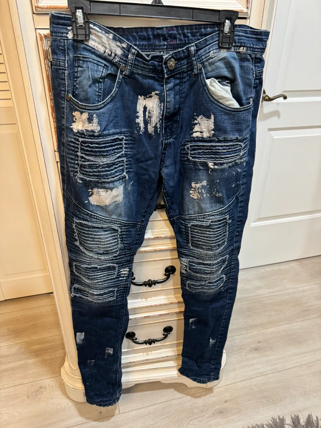 Ravmen Black label Distressed Denim Jeans image indicator(4)