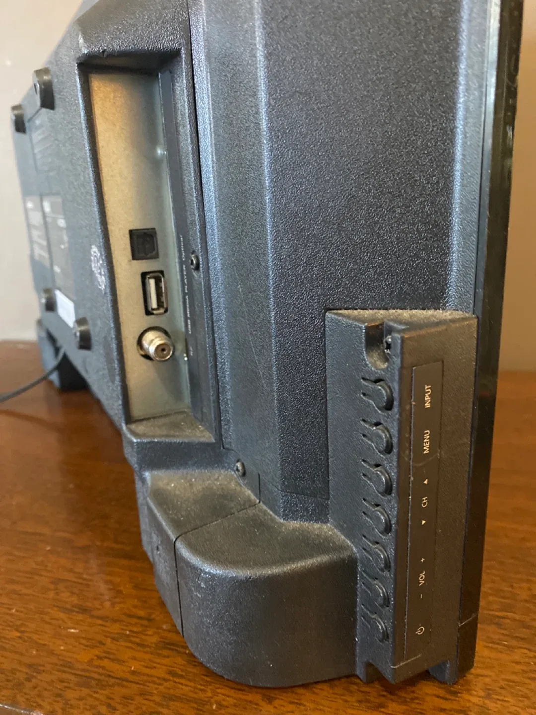 RCA 19" LED HDTV Television image indicator(2)