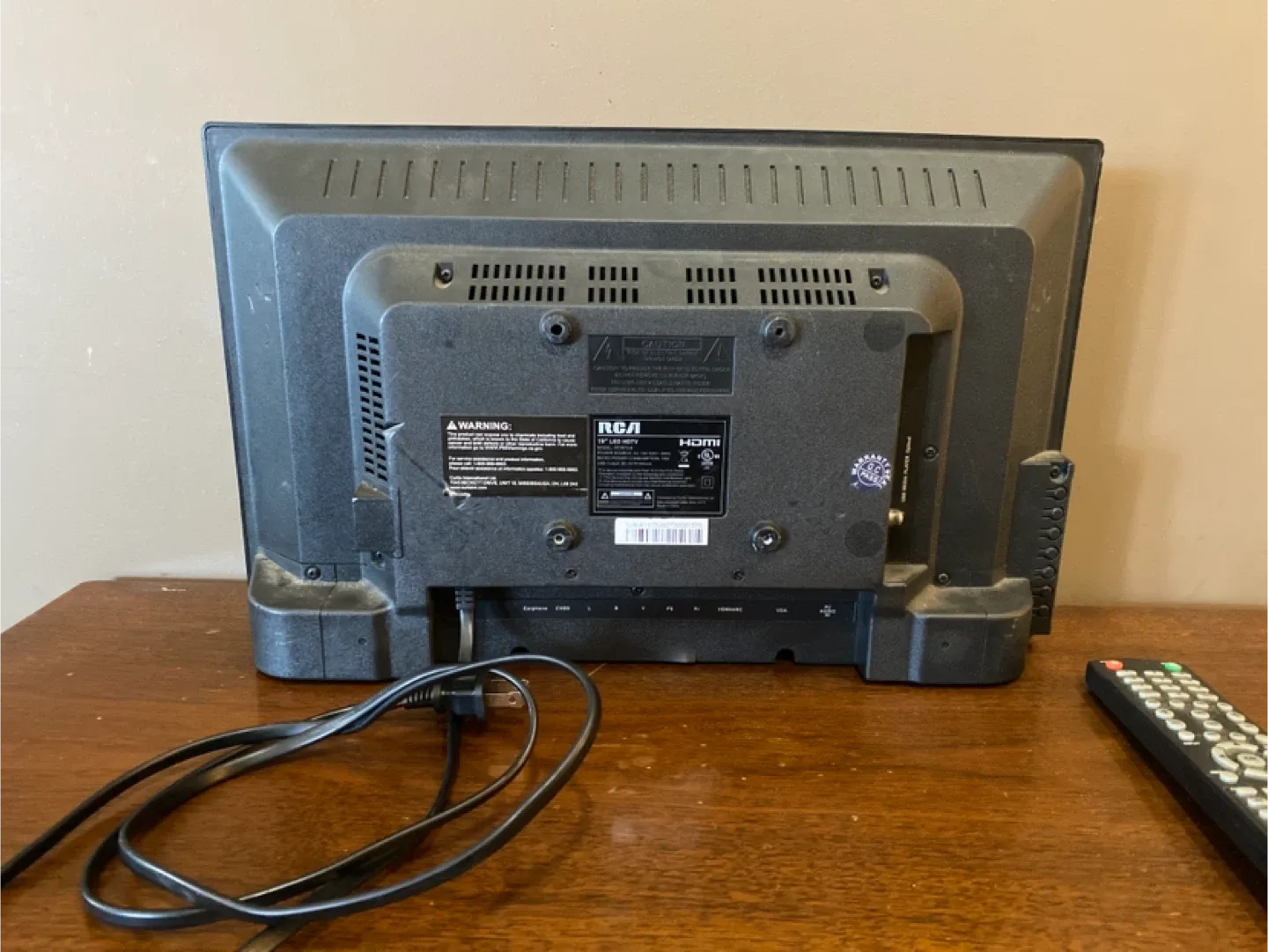 RCA 19" LED HDTV Television image indicator(4)