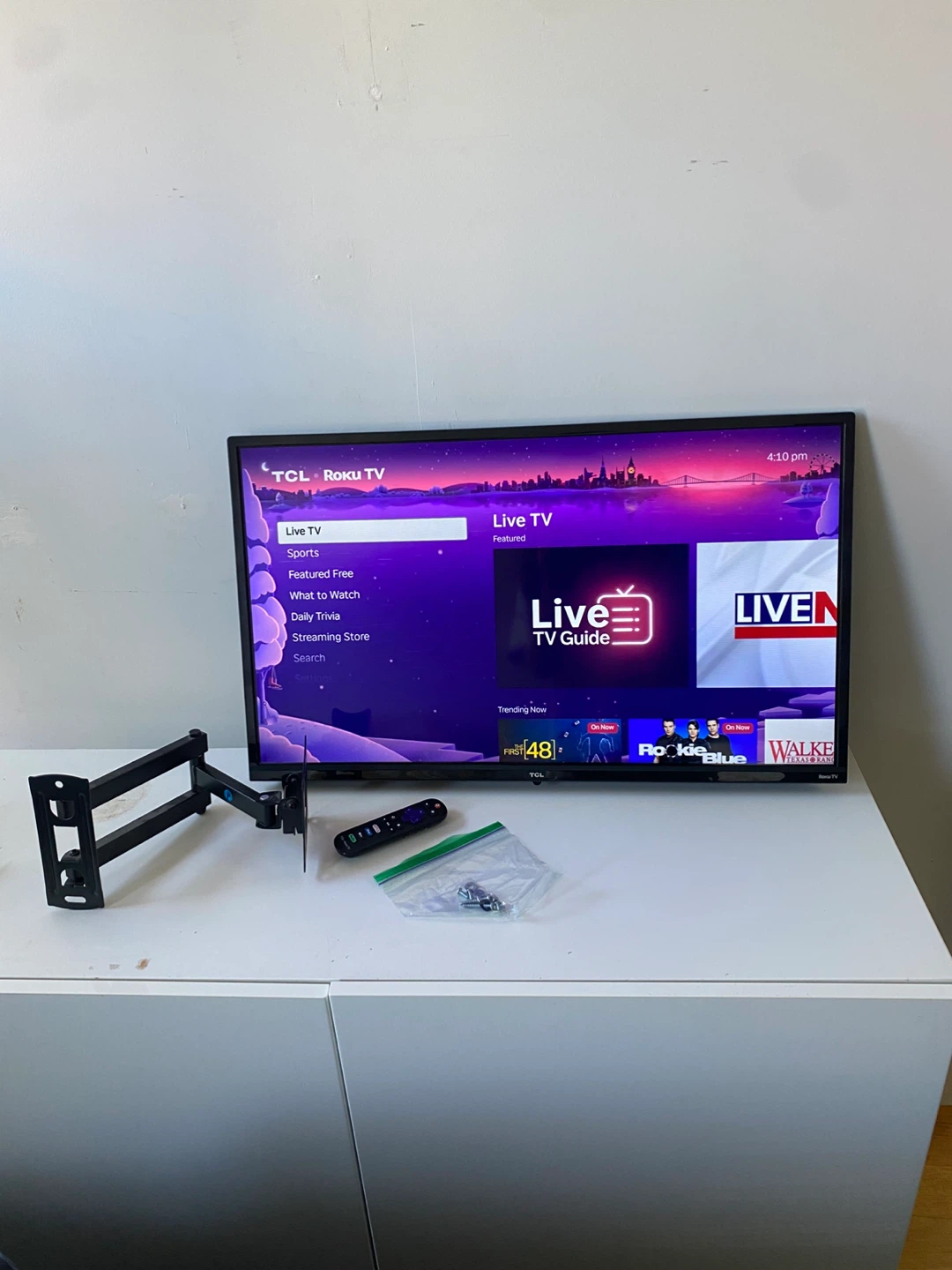 32” TCL Roku TV with Wall Mount 🧡