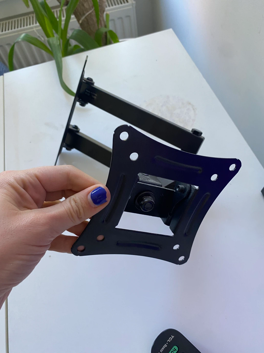 32” TCL Roku TV with Wall Mount 🧡 - photo 4