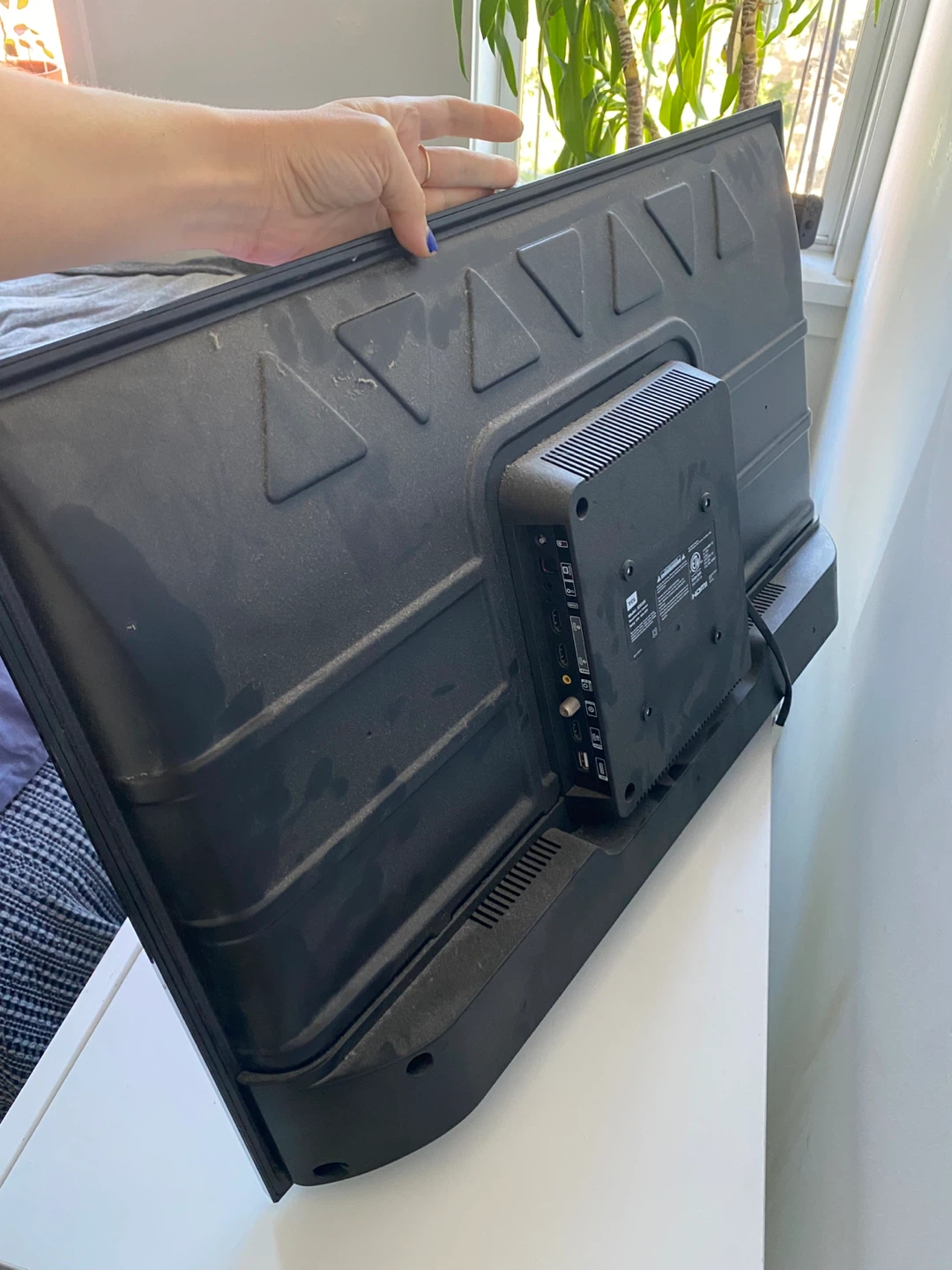 32” TCL Roku TV with Wall Mount 🧡 - photo 3