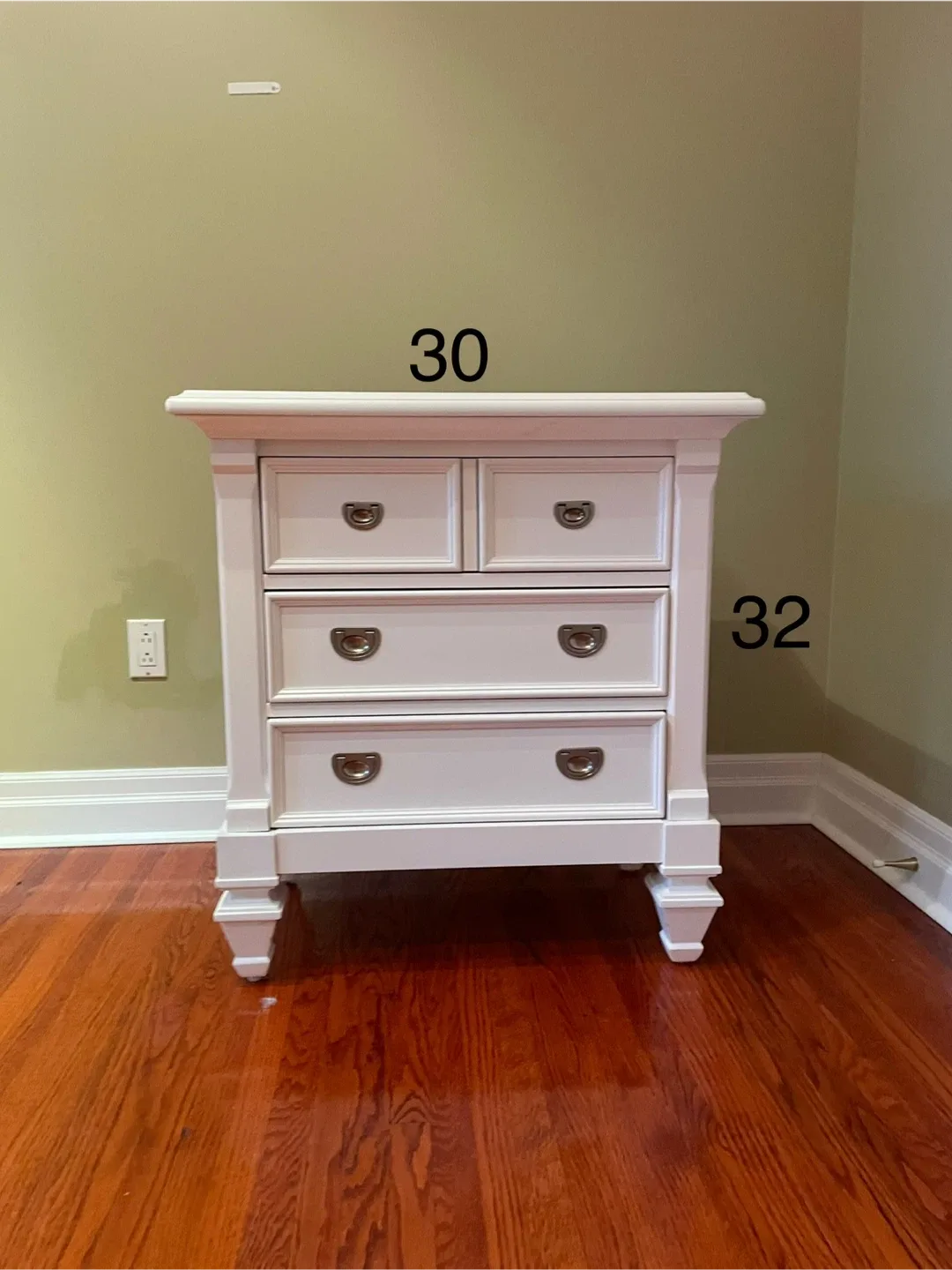 White Wood Bedroom Set (Bed, Dresser, Nightstand) image indicator(4)