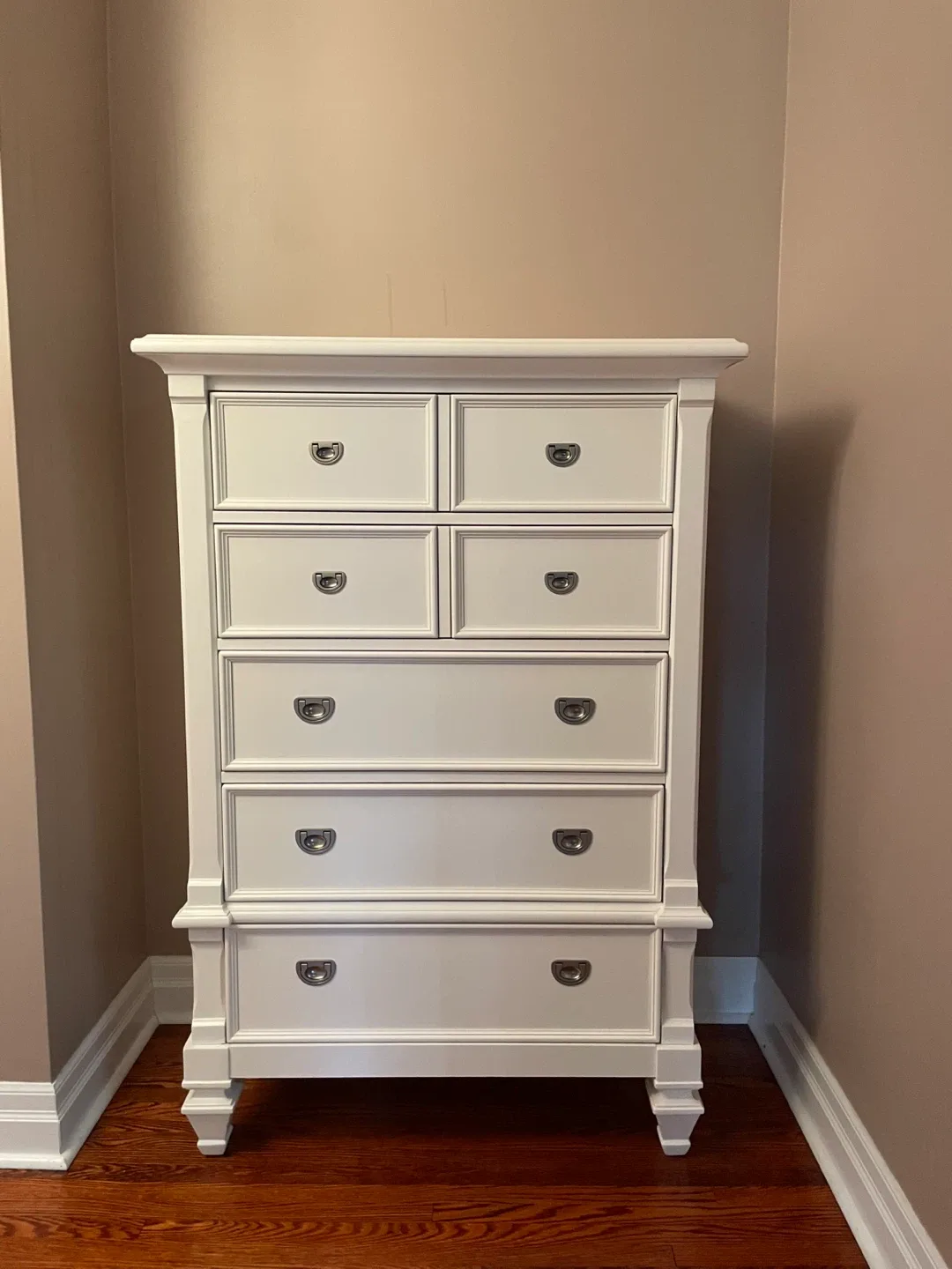 White Wood Bedroom Set (Bed, Dresser, Nightstand) image indicator(5)