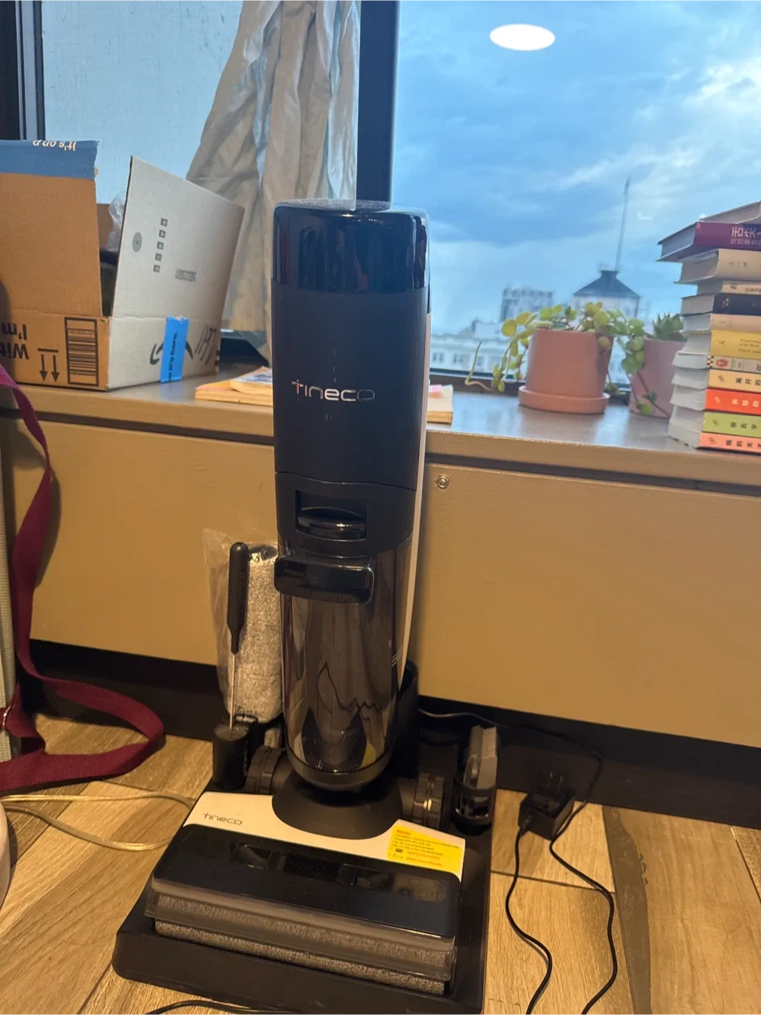 Tineco Floor Cleaner （vacuums/wash and self cleaning) thumbnail