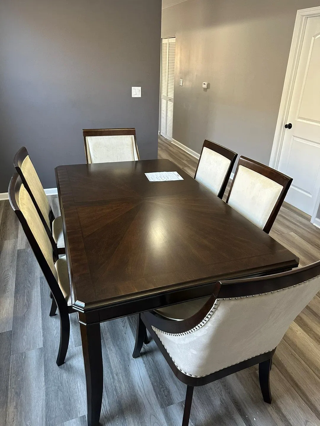 Dining Table with 6 Chairs extendable to 8