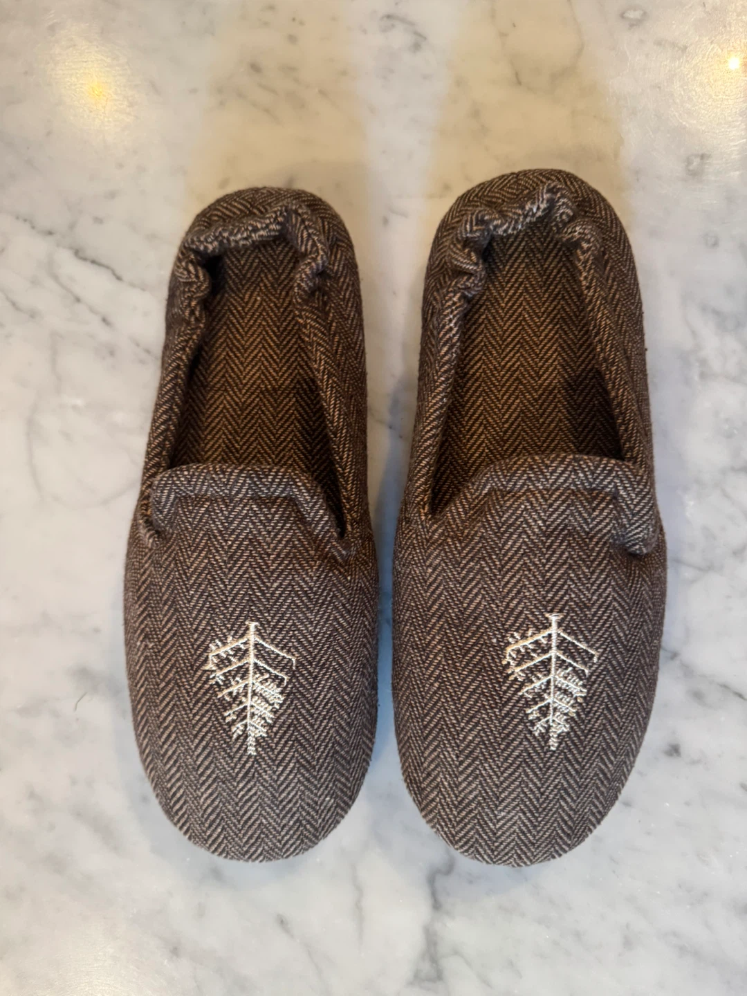 Four Seasons Embroidered Indoor Men’s Slippers - photo 3