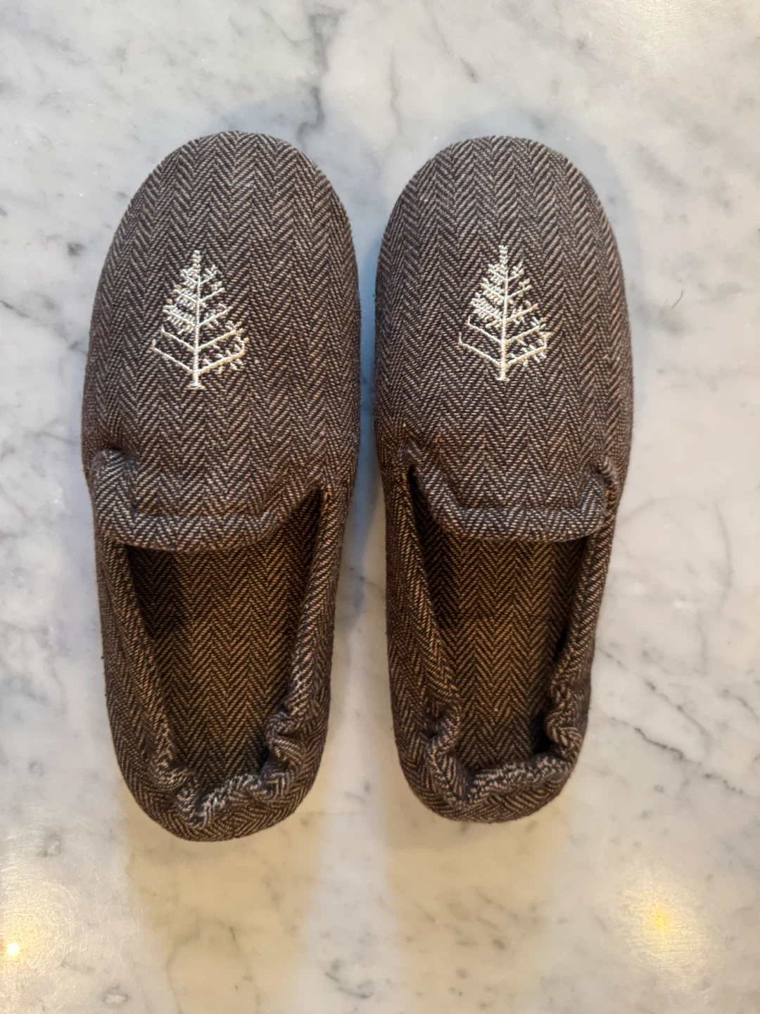 Four Seasons Embroidered Indoor Men’s Slippers