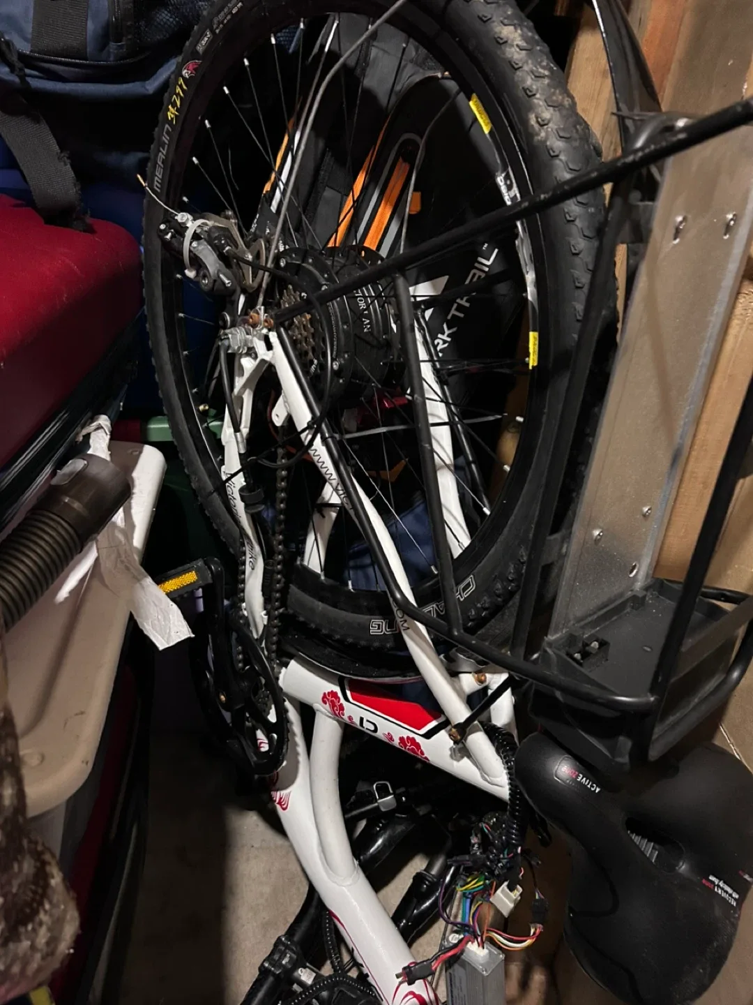 Victorian E-Bike New with battery, must go need room. image indicator(3)