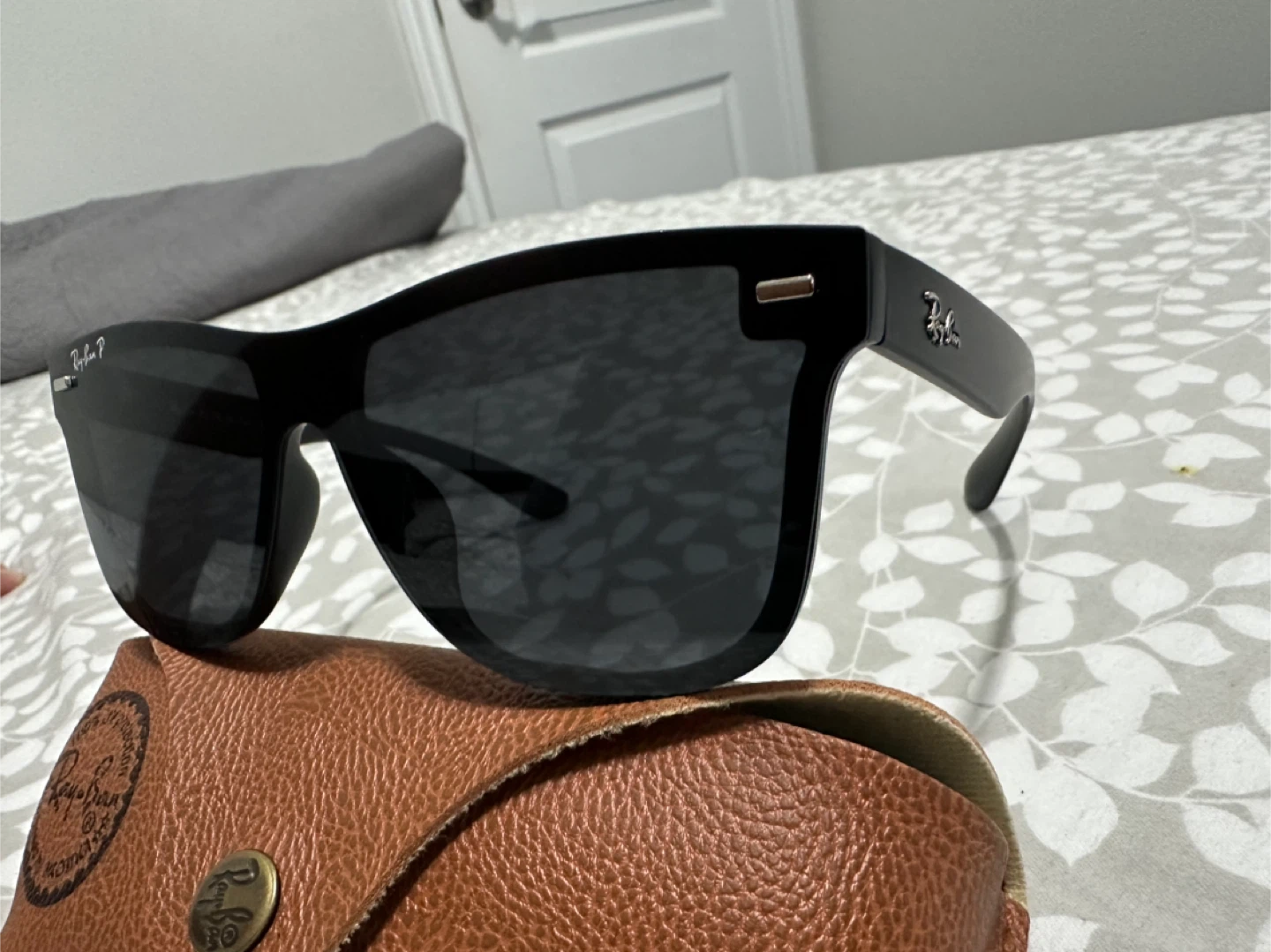 Ray-Ban Black Sunglasses - photo 2