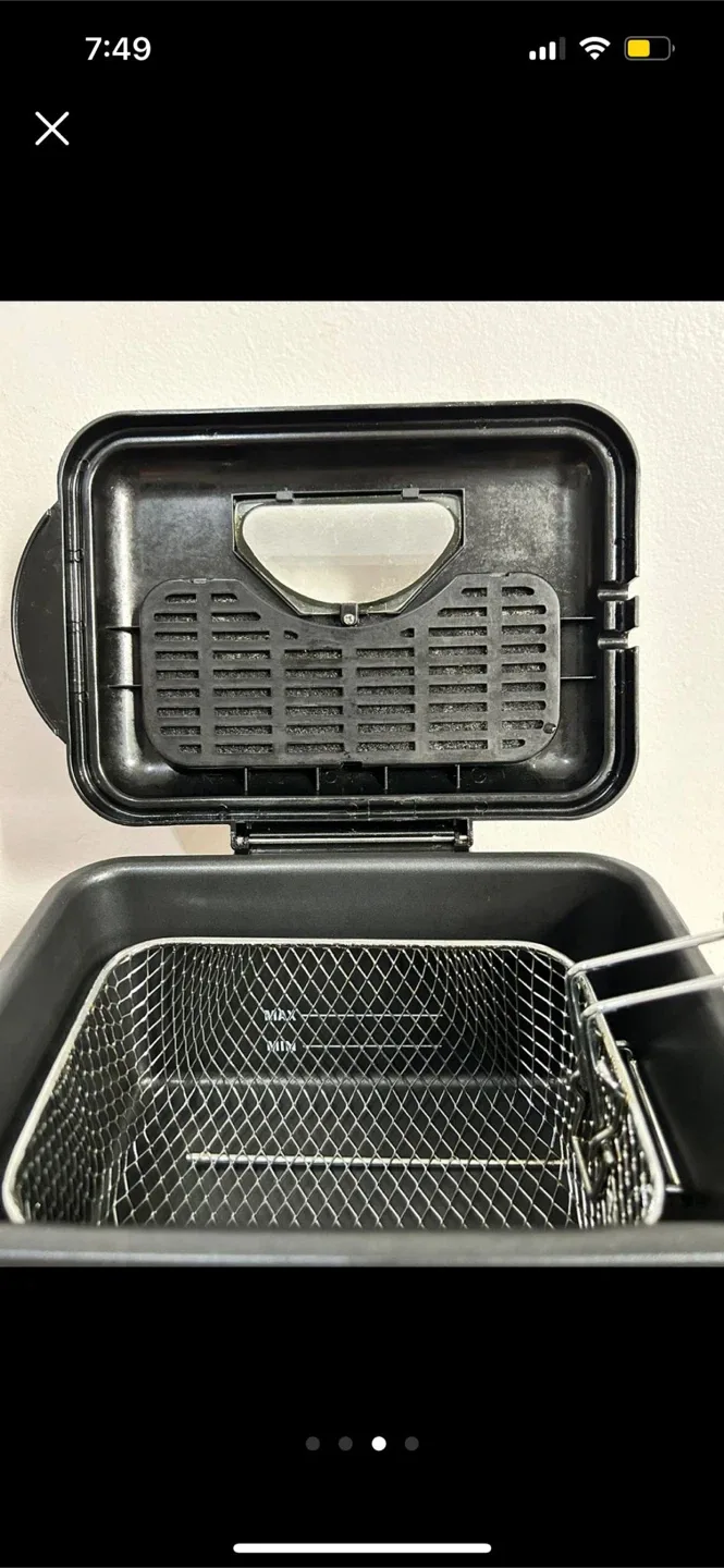 Cuisinart Compact Deep Fryer CDF-100C - Like New! image indicator(3)