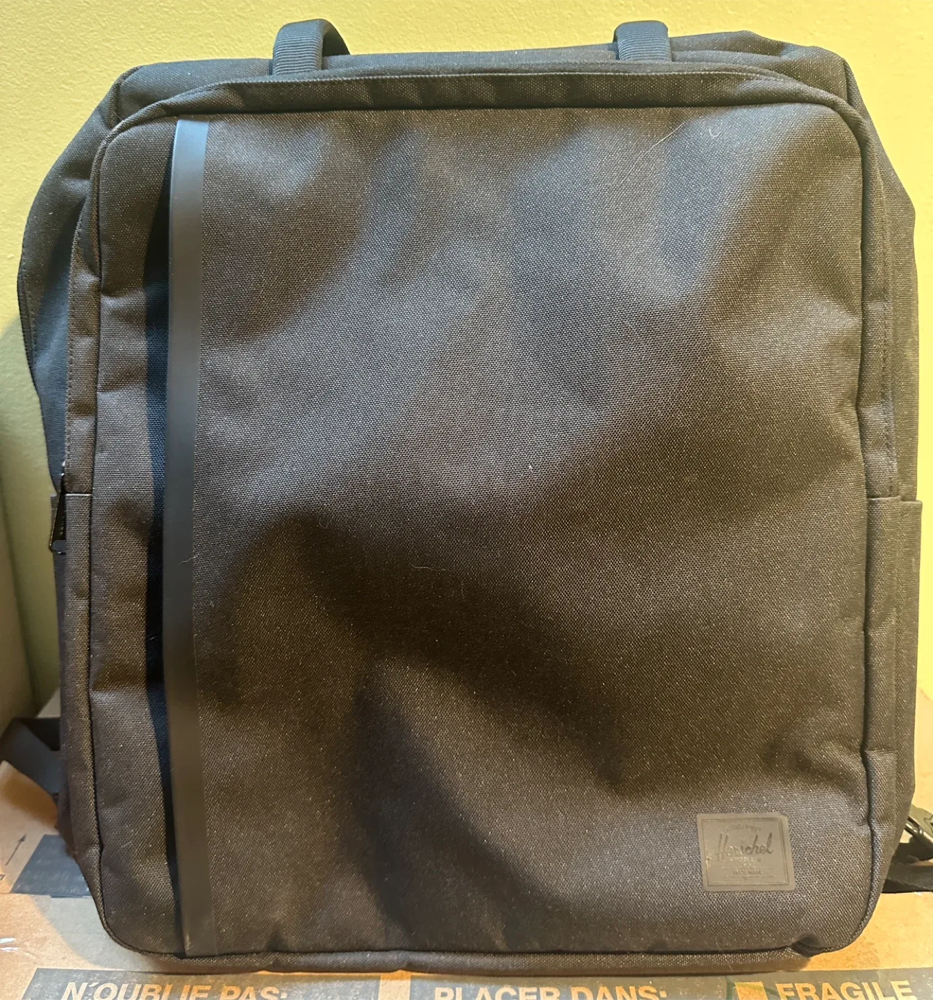 Herschel Form Totepack image indicator(2)