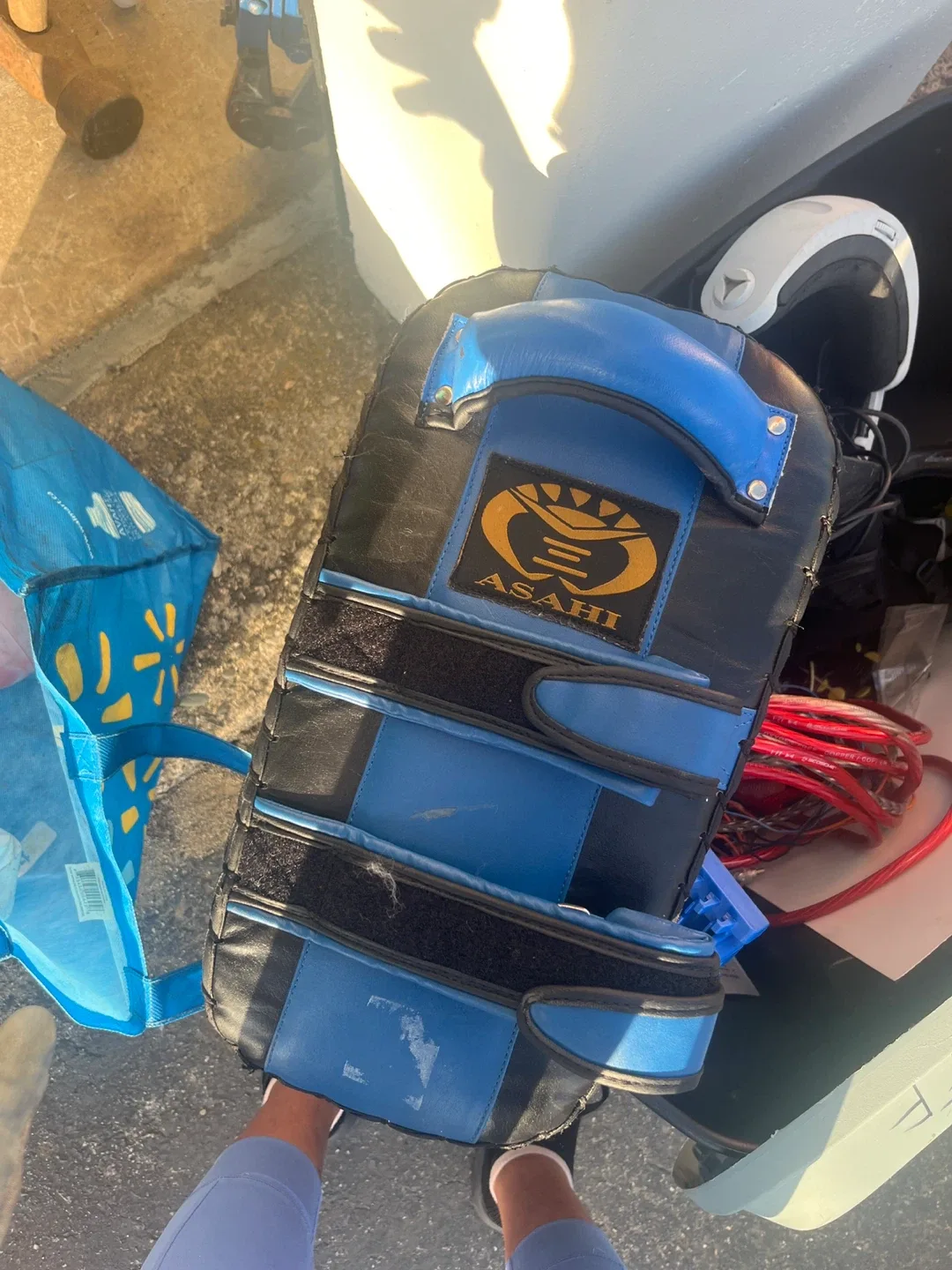 Asahi Kick Pad - Blue & Black image indicator(2)