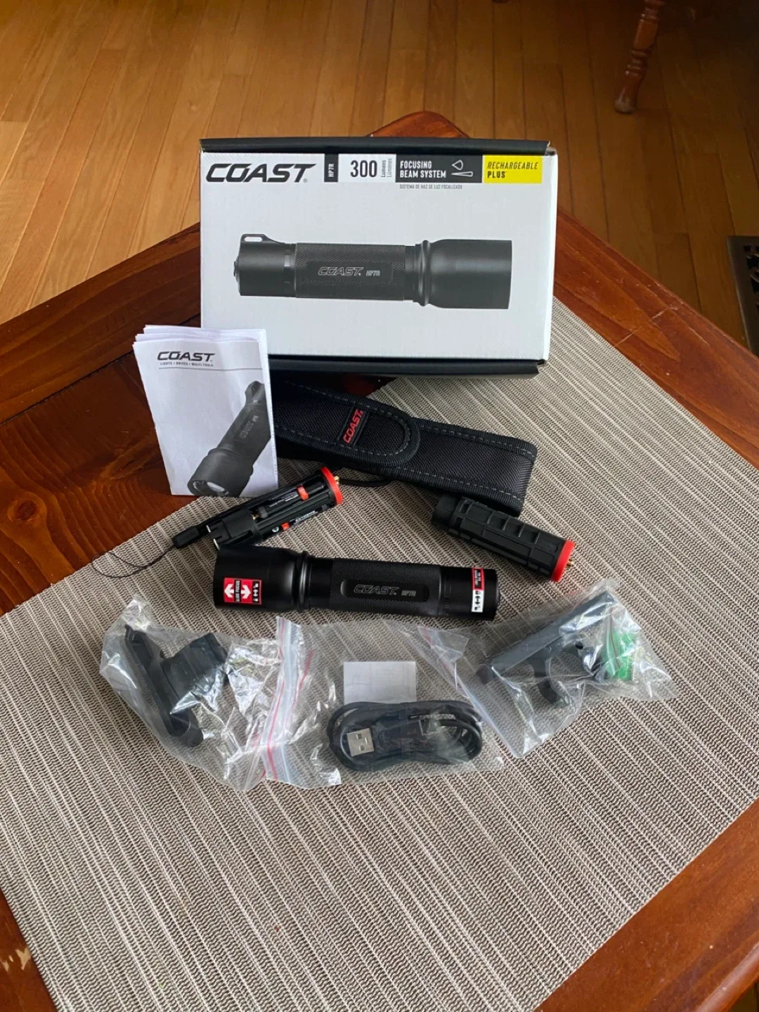 COAST HPFR 300 Lumen Focusing Beam Flashlight image indicator(2)