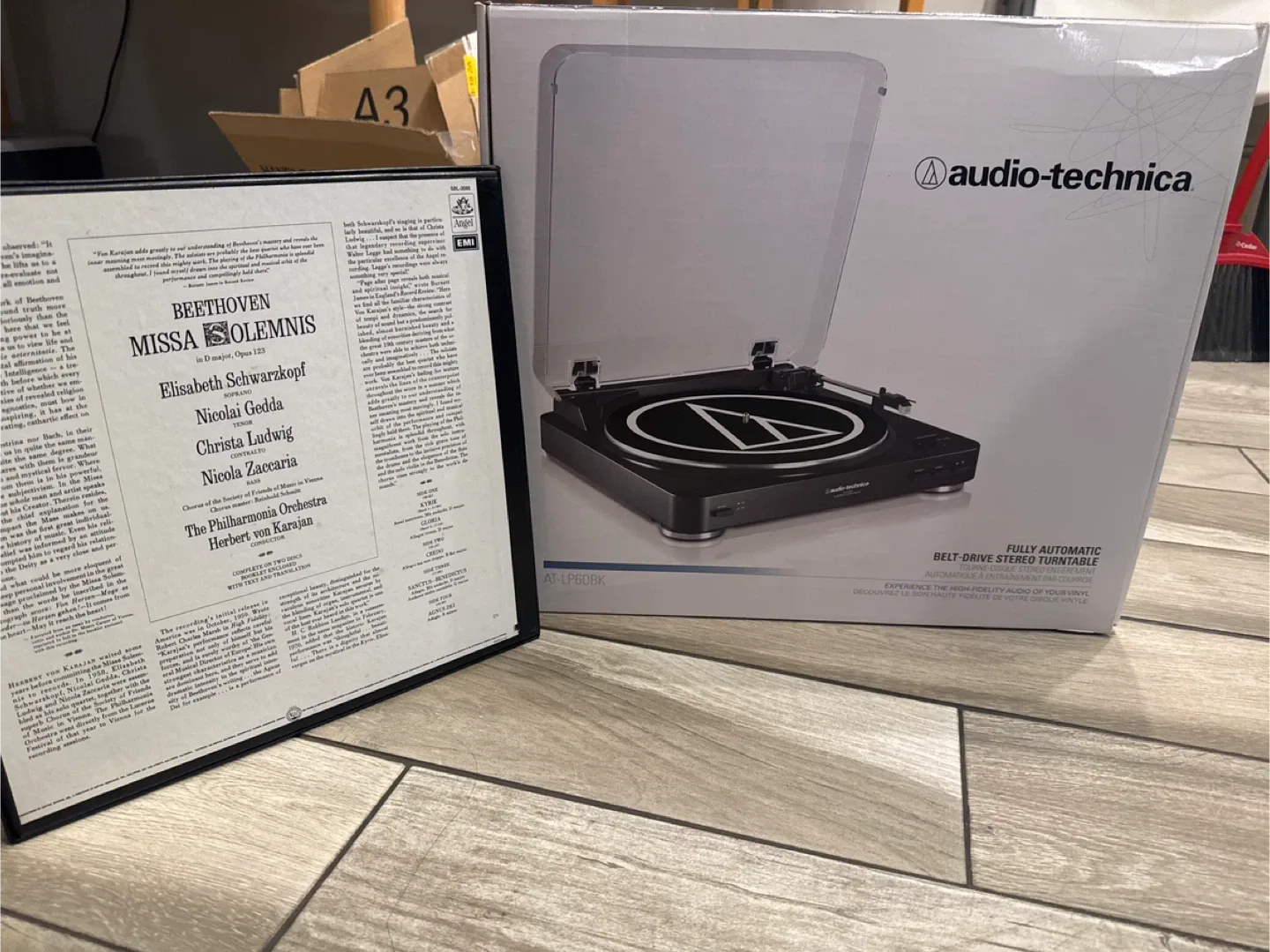 Audio-Technica AT-LP60BK Turntable - Like New! thumbnail