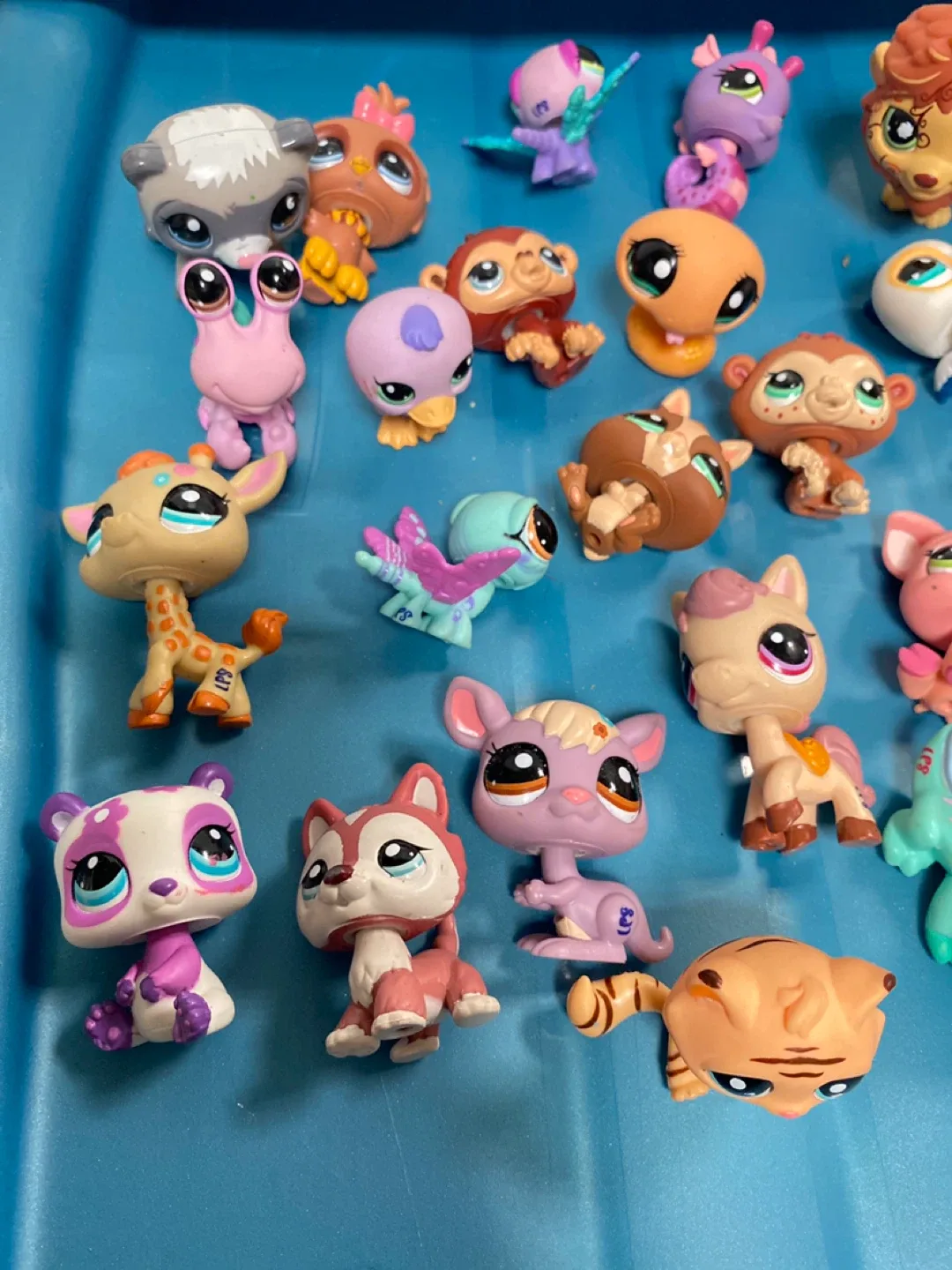 Full set of Littlest Pet Shop toy figures. LPS Like new! image indicator(2)