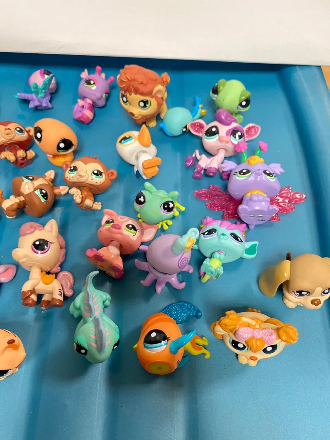 Full set of Littlest Pet Shop toy figures. LPS Like new! image indicator(3)