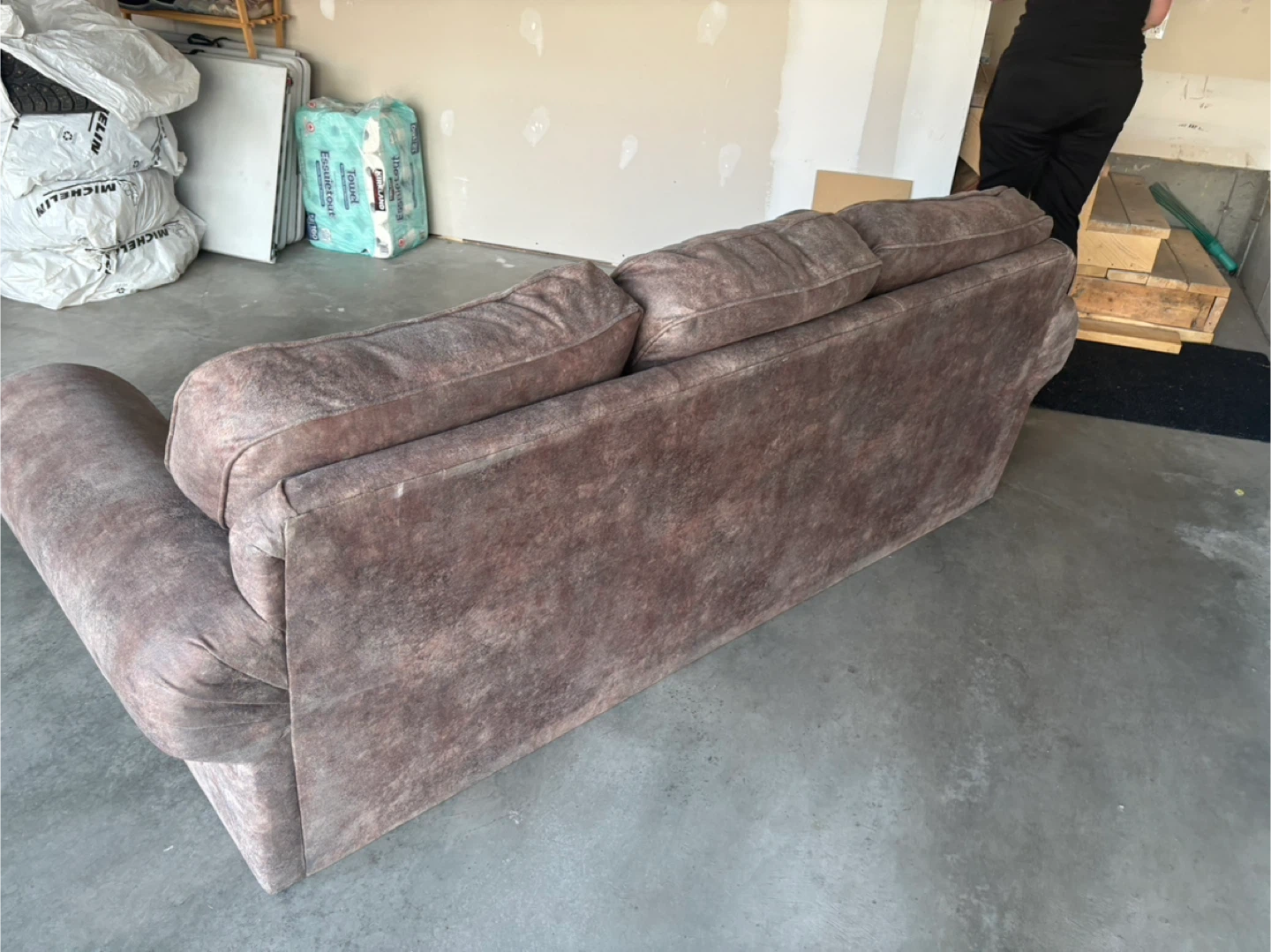 Couch - photo 3