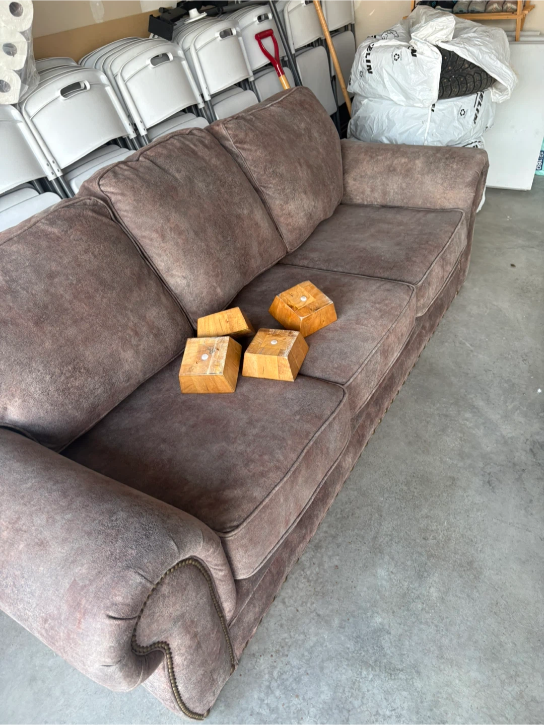 Couch - photo 2