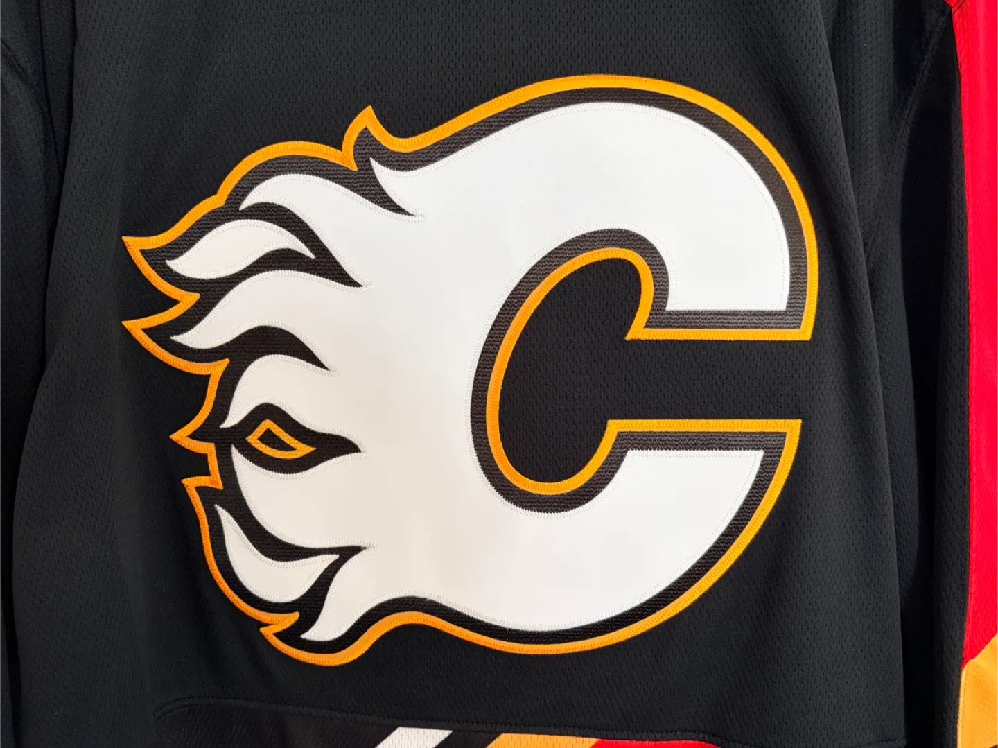 BNWT Authentic Fanatics Calgary Flames Matthew Tkachuk Jersey Sm image indicator(4)