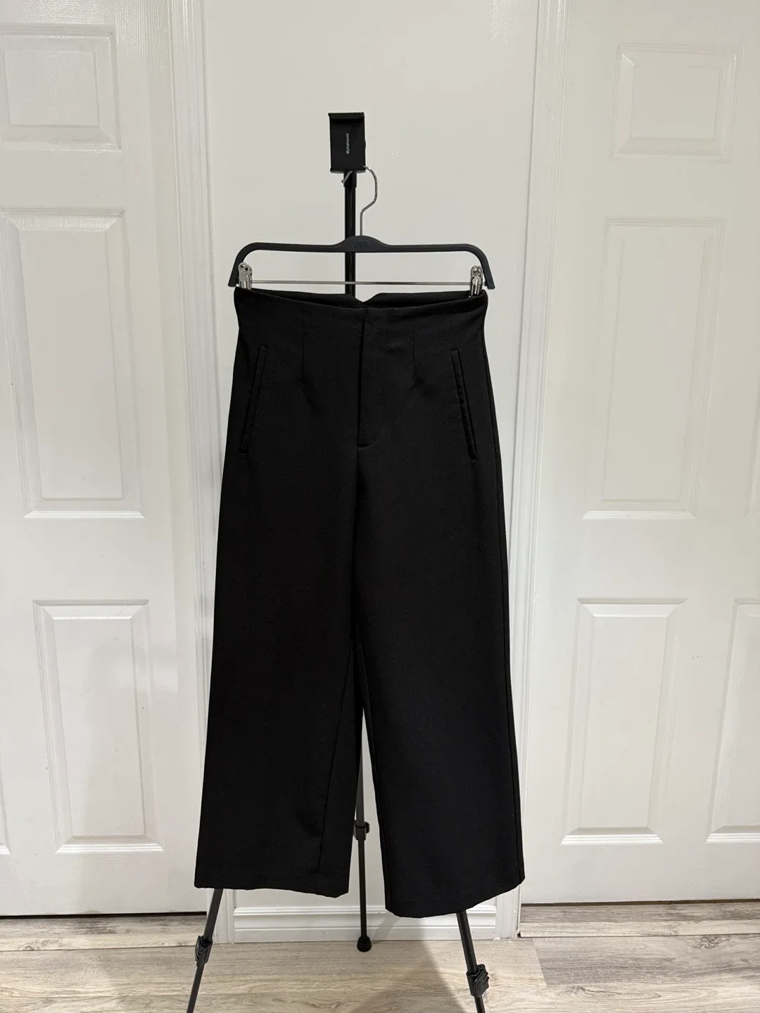 Zara Black Cropped Wide Leg Pants - Size XS image indicator(2)
