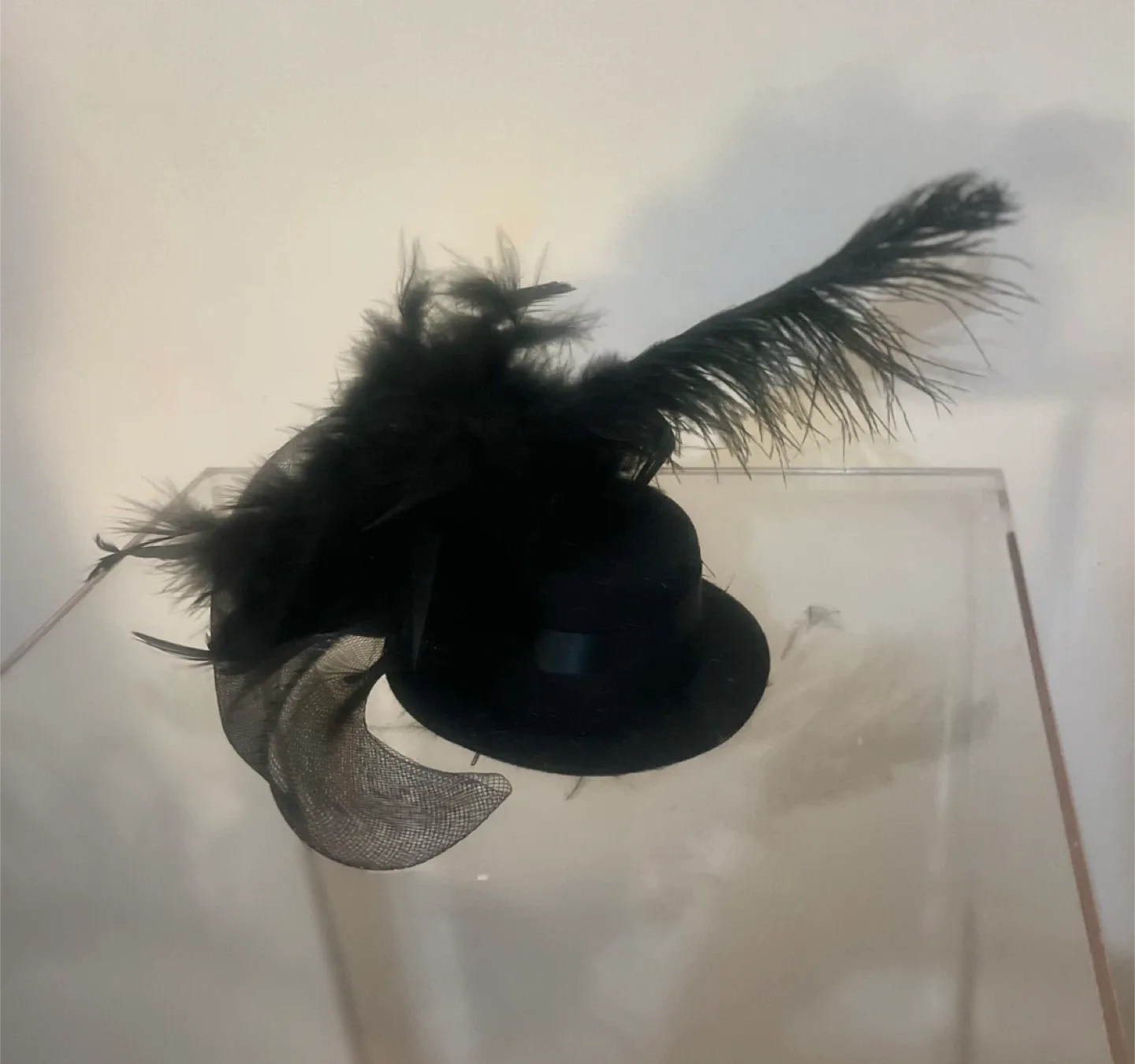 Black Feather Fascinator Hat image indicator(2)