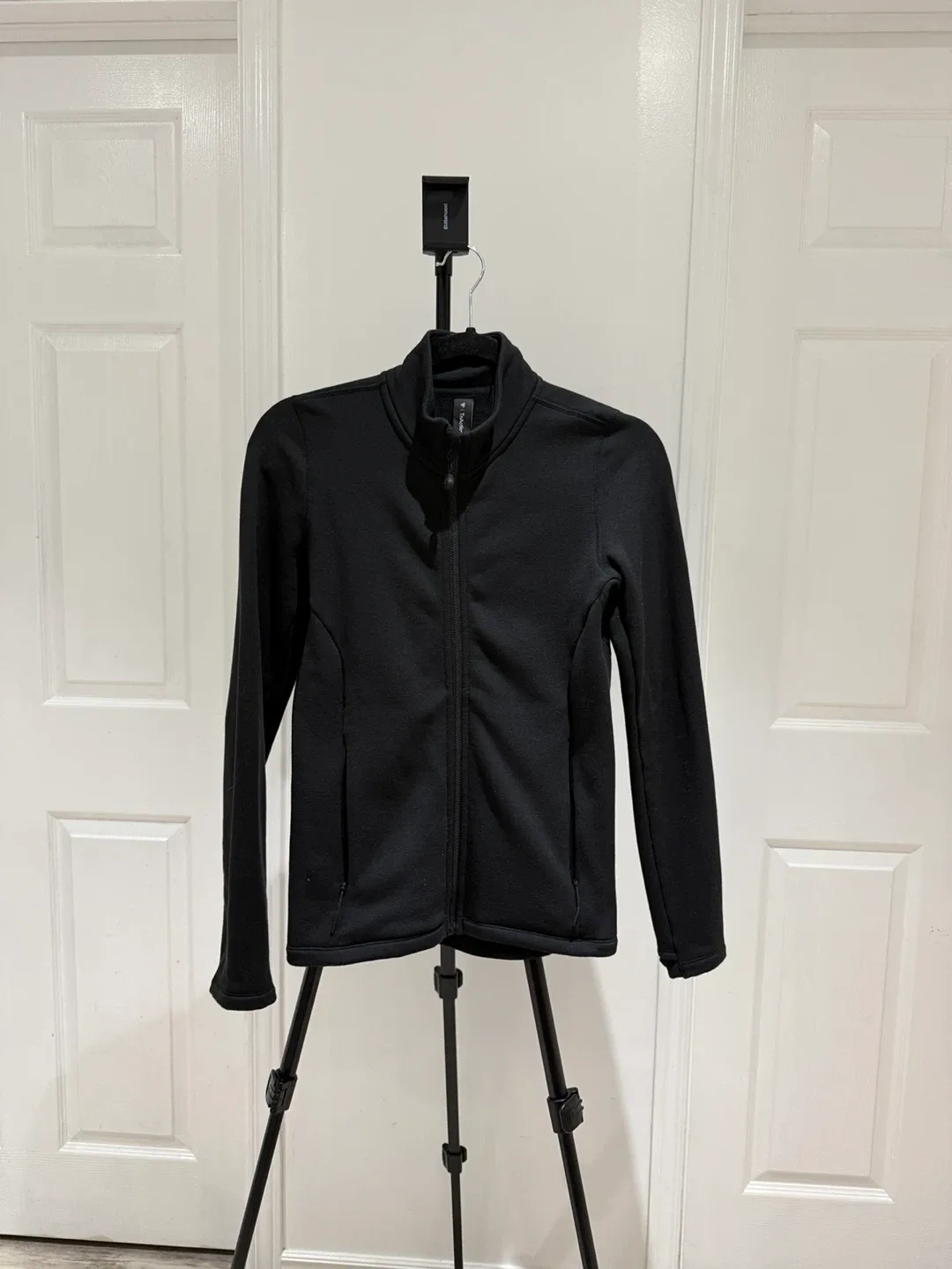 TnAction Black Full Zip Jacket - Size Small image indicator(2)