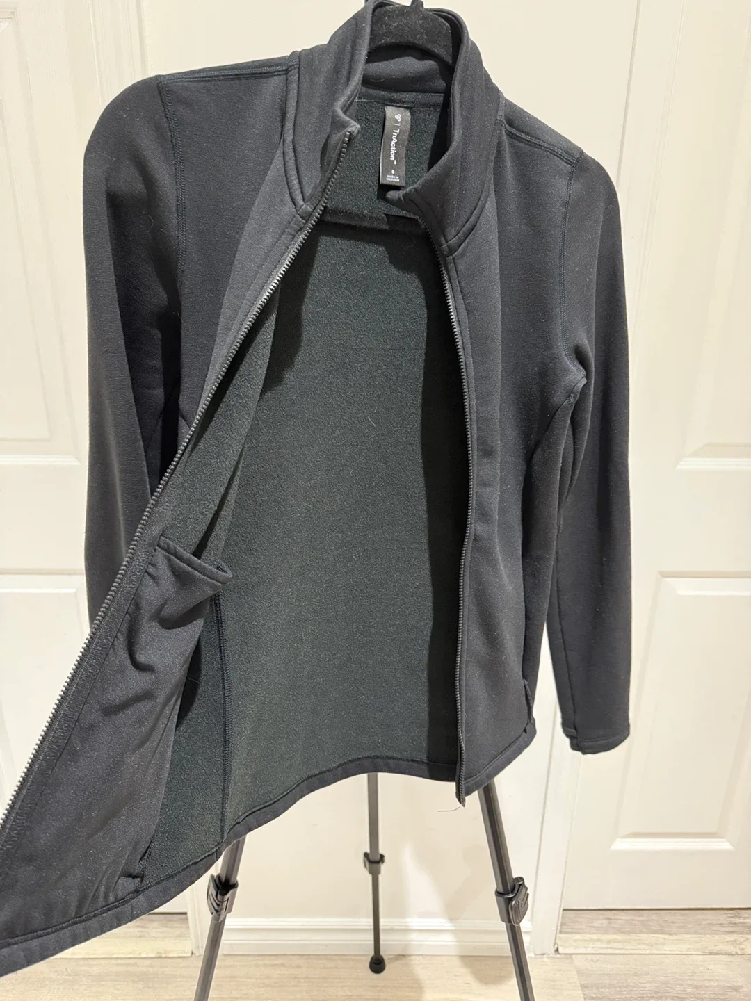 TnAction Black Full Zip Jacket - Size Small image indicator(4)