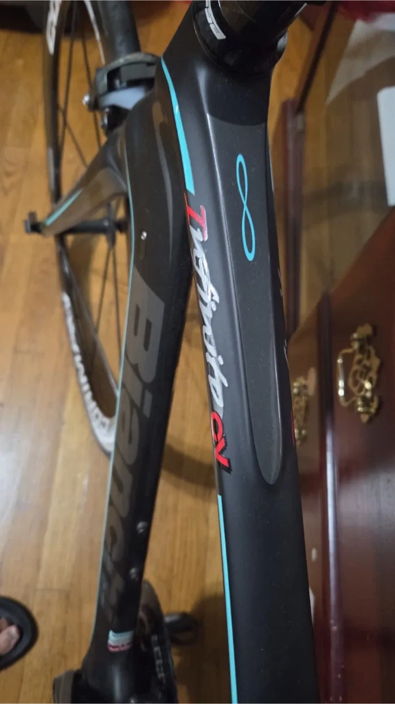 Bianchi Intenso CV Road Bike image indicator(5)