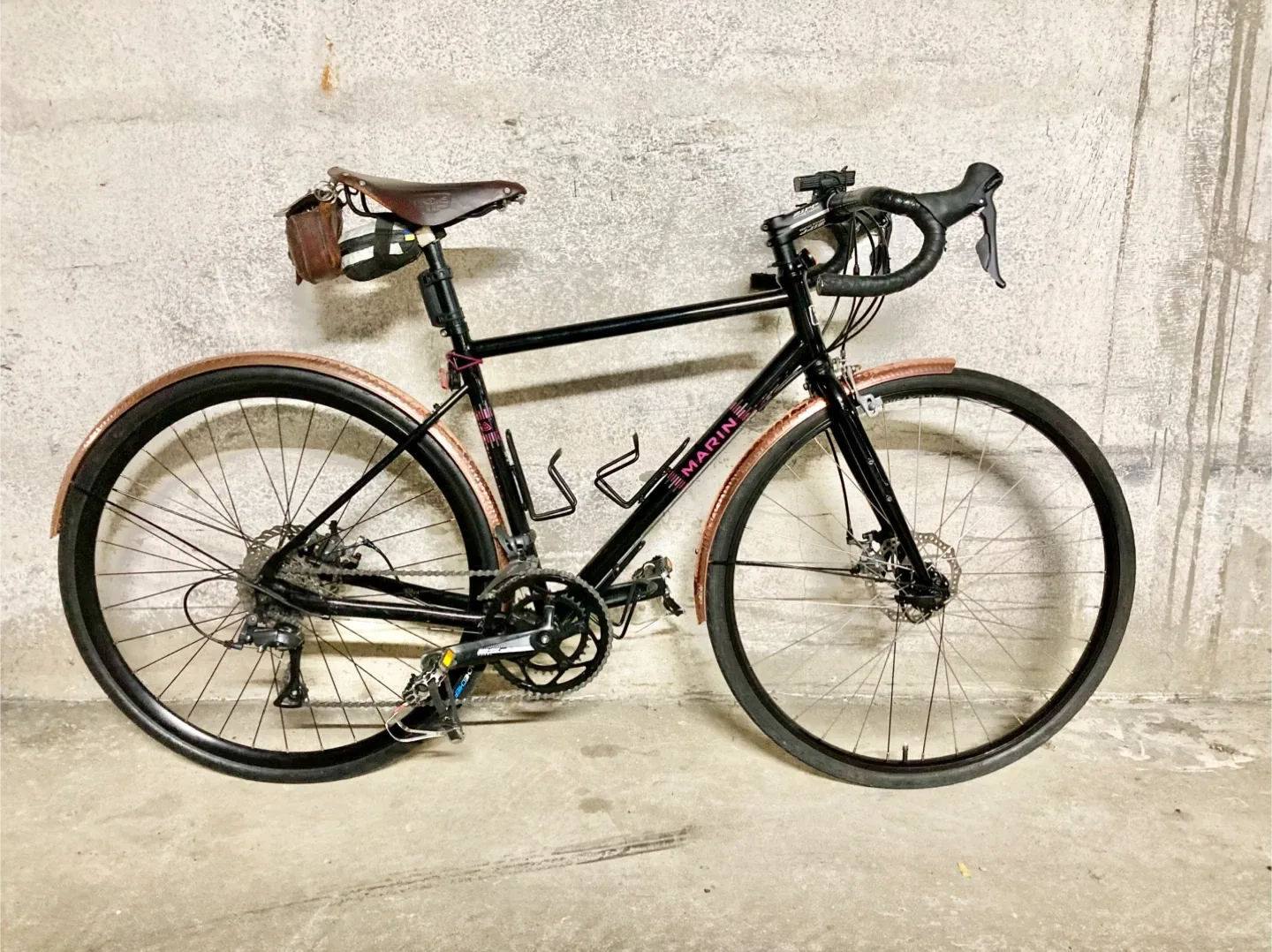 Marin Nicasio Road Bike - Gloss Black/Pink image indicator(4)