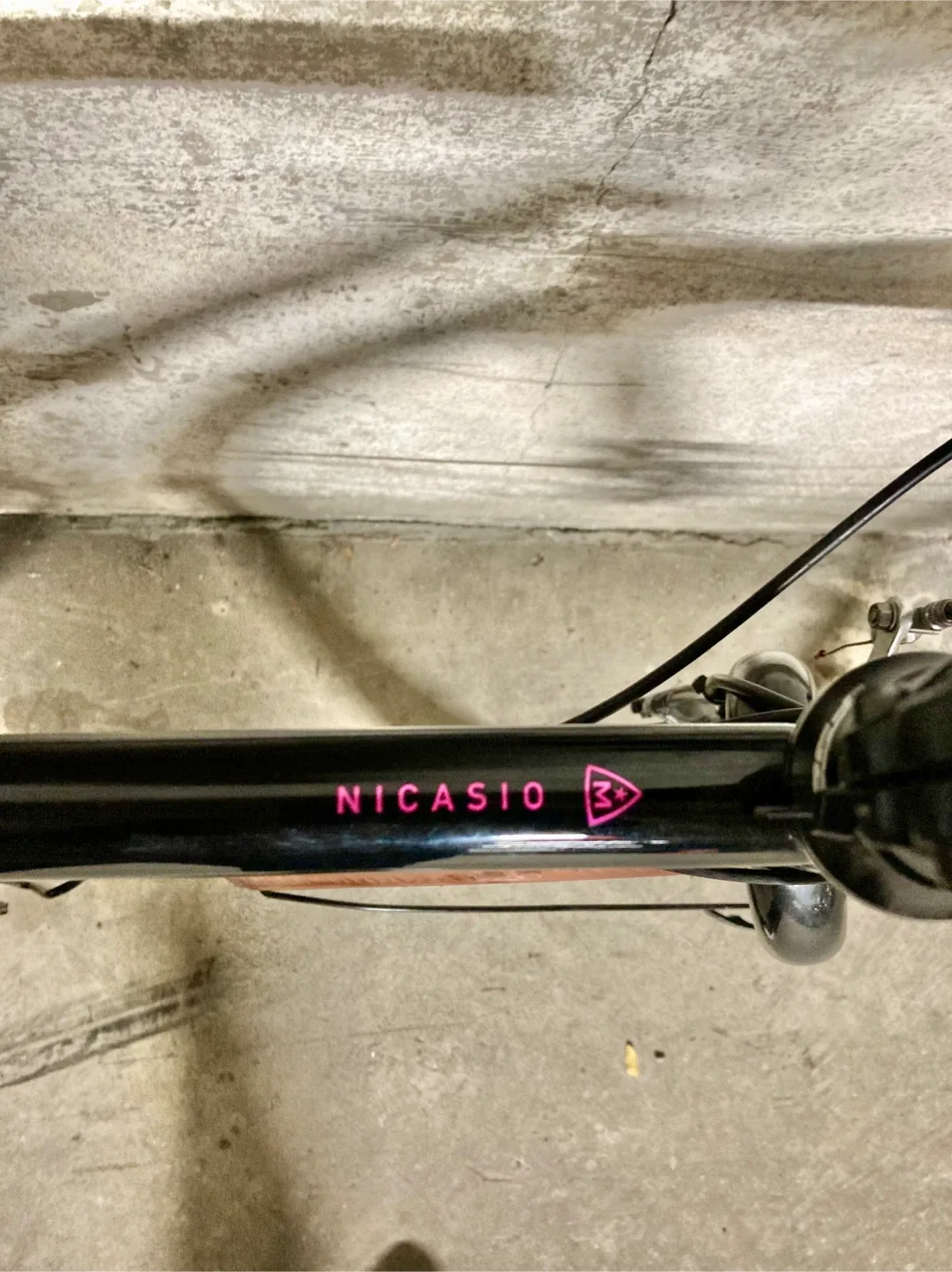 Marin Nicasio Road Bike - Gloss Black/Pink image indicator(5)