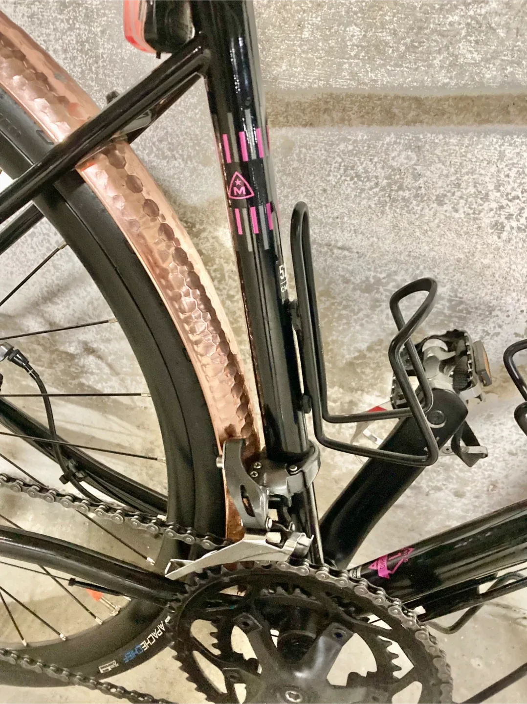 Marin Nicasio Road Bike - Gloss Black/Pink image indicator(6)