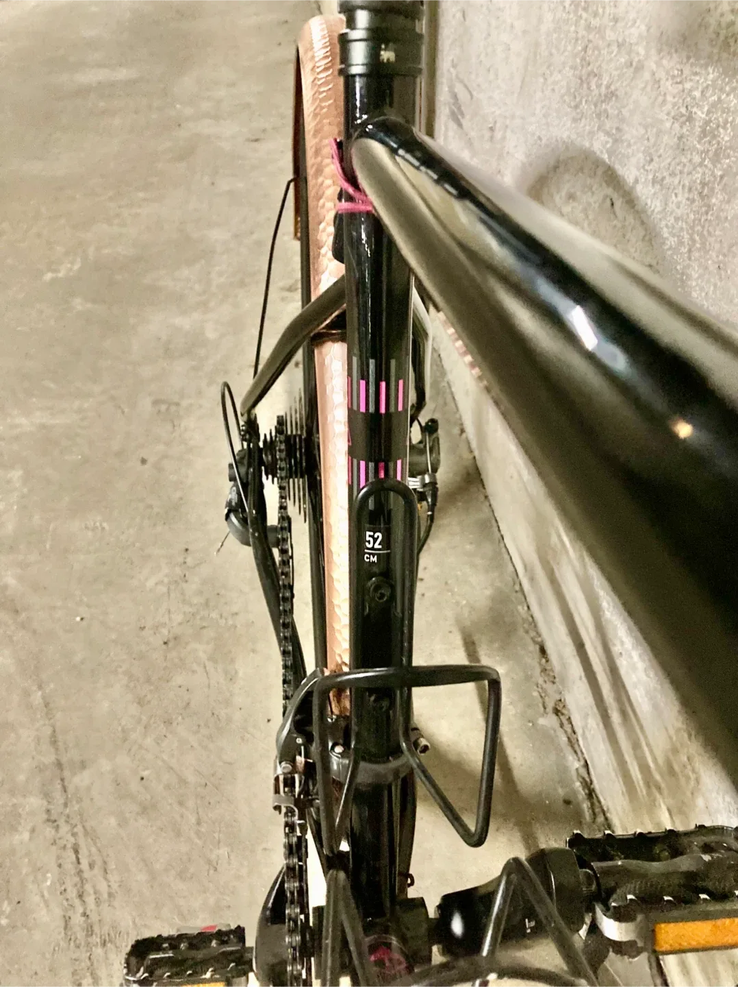 Marin Nicasio Road Bike - Gloss Black/Pink image indicator(7)