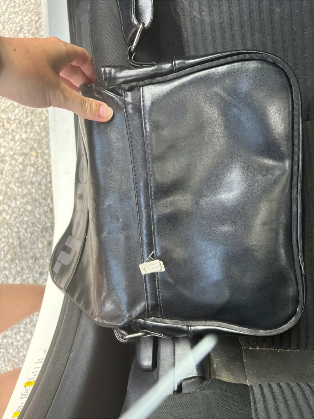 Bench Black Messenger Bag image indicator(3)