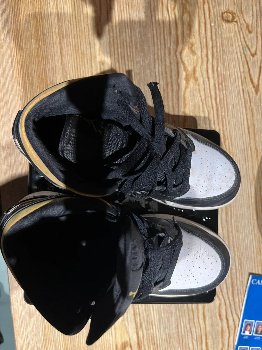 Air Jordan 1 Mid Black/Gold Kids Shoes image indicator(4)