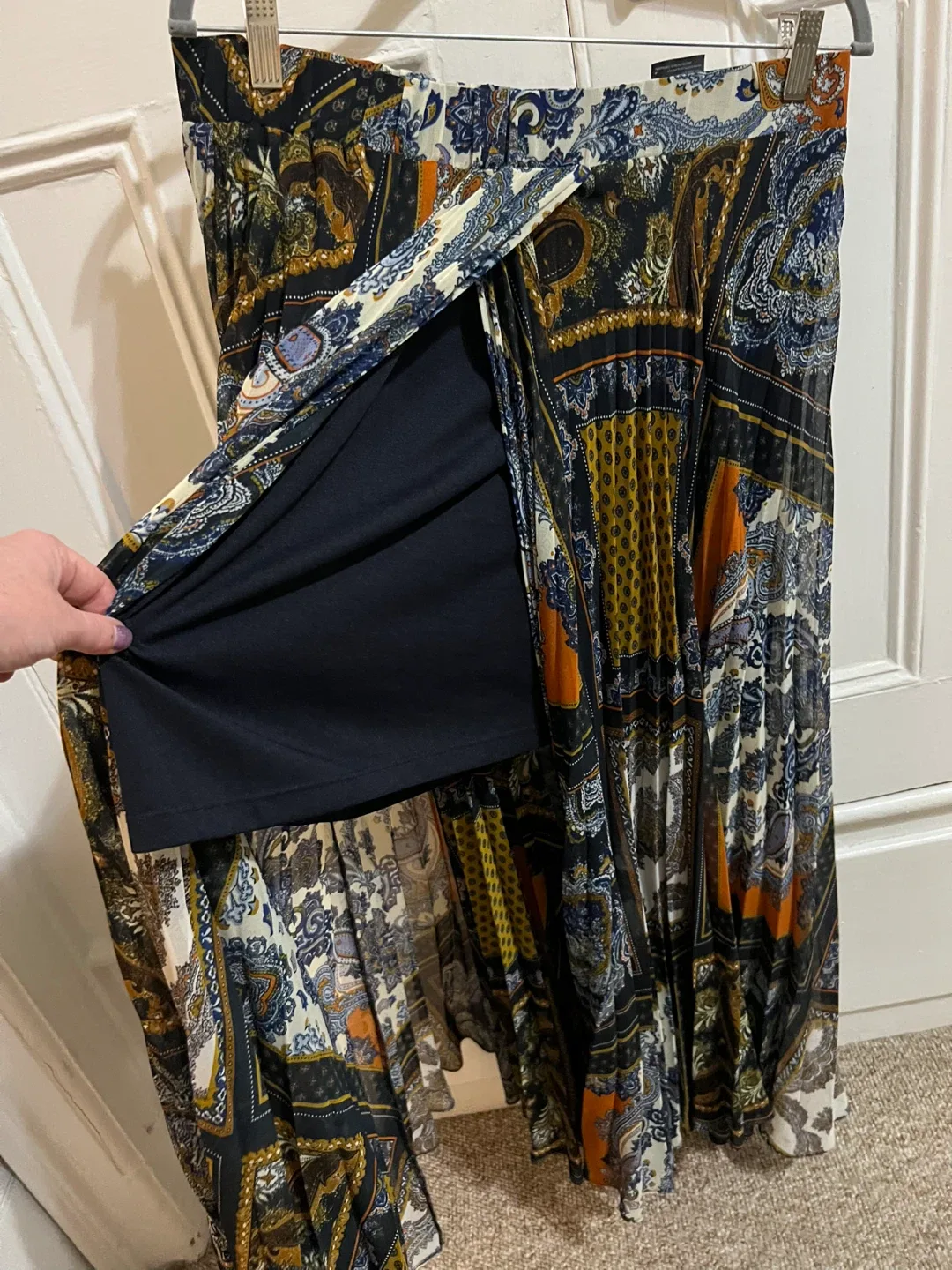 H&M Maxi Skirt - Size L image indicator(2)
