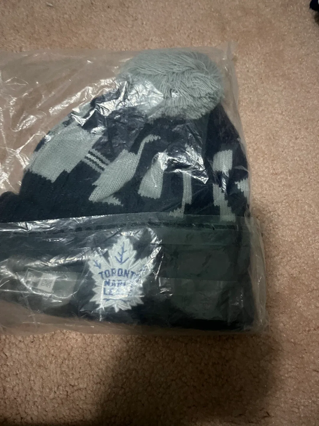 New Era NHL Toronto Maple Leafs Beanie image indicator(2)