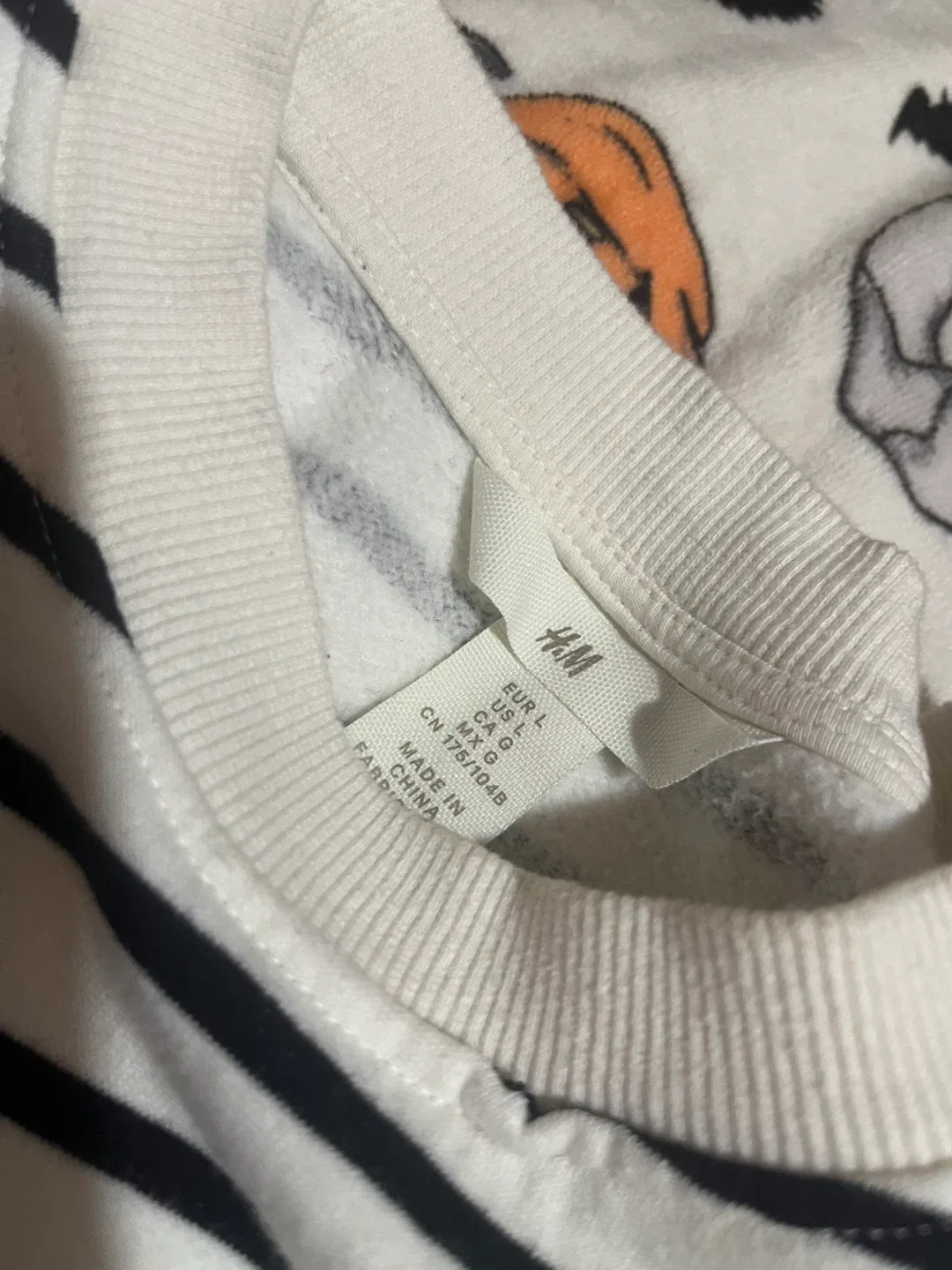 H&M Sweater - Size L image indicator(3)