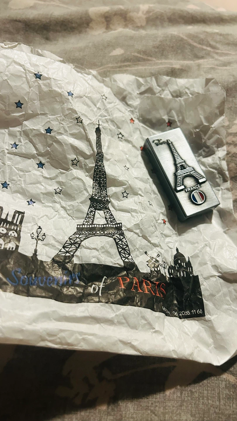 Eiffel Tower Souvenir Lighter - Paris, France - photo 2
