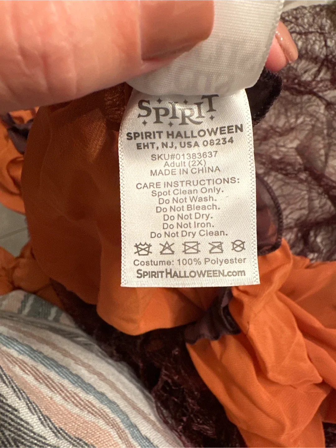 Plus Size Mary Sanderson Costume image indicator(3)