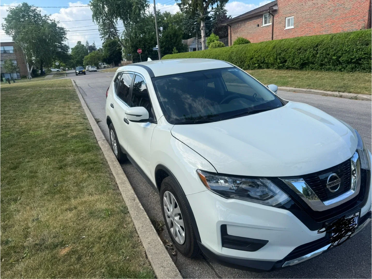 Nissan Rogue S 2017 - White SUV image indicator(6)