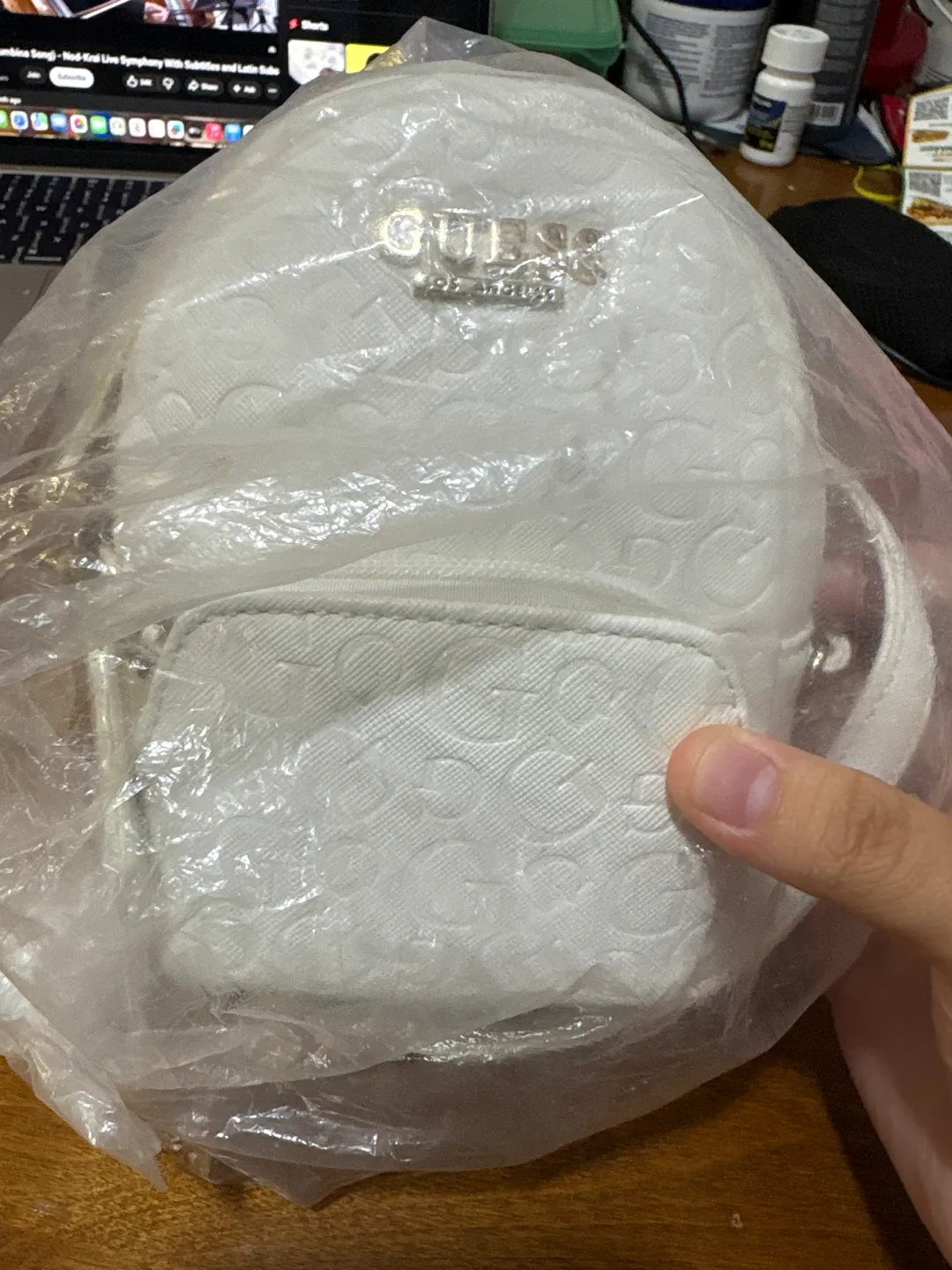 [Guess] Evan White Logo Mini Crossbag image indicator(3)