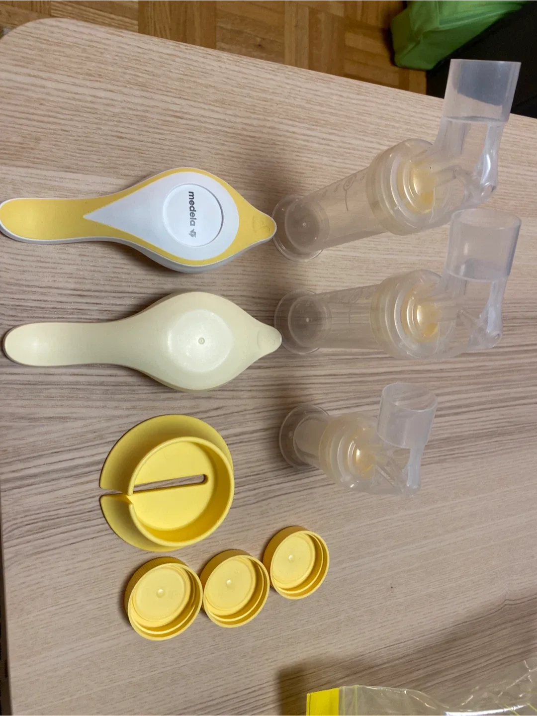 Medela Manual Breast Pumps - 2 counts thumbnail