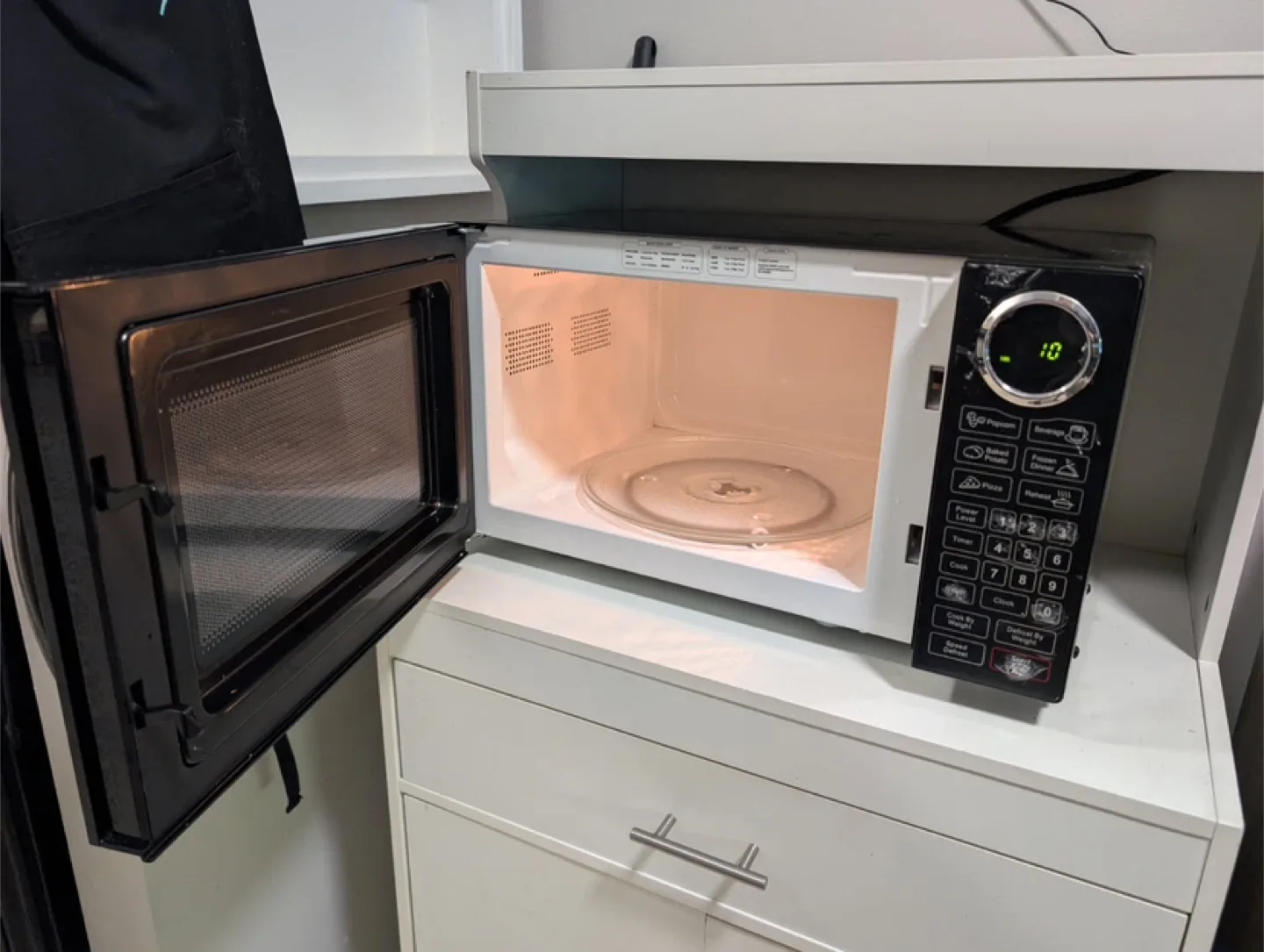 RCA Microwave Oven - Black image indicator(2)