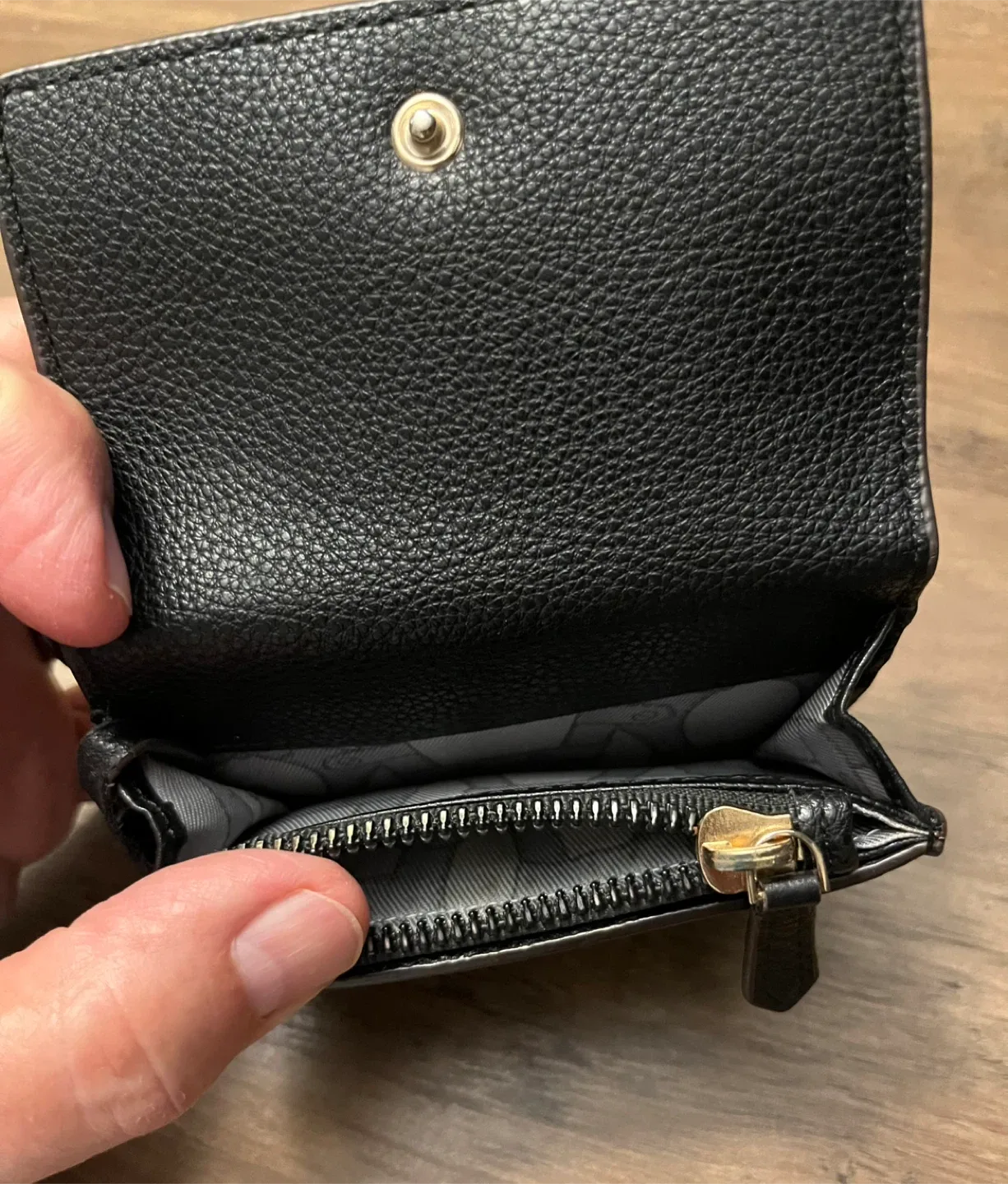 Aimee Kestenberg Black Leather Wallet image indicator(3)