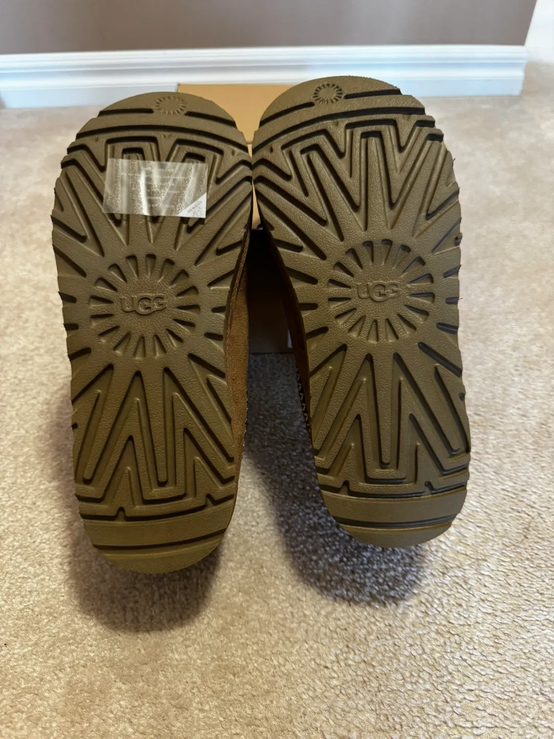 UGG Tasman Slipper - Size 8 - Brand New in Box image indicator(4)