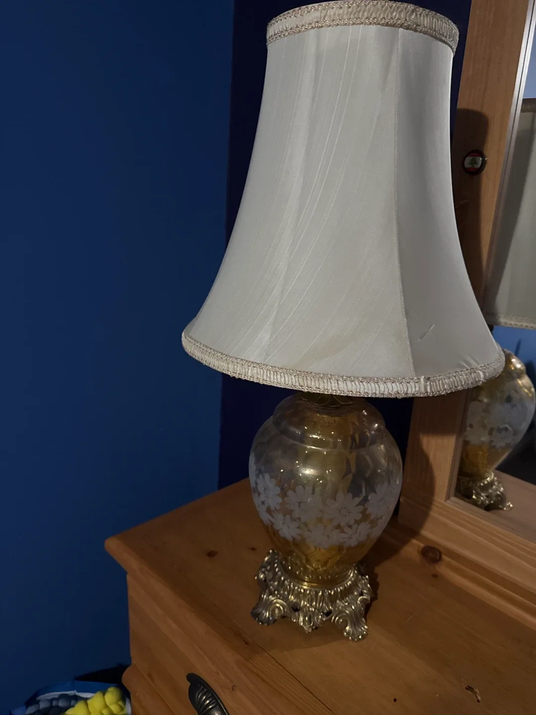 Vintage Style Table Lamp with Shade image indicator(2)