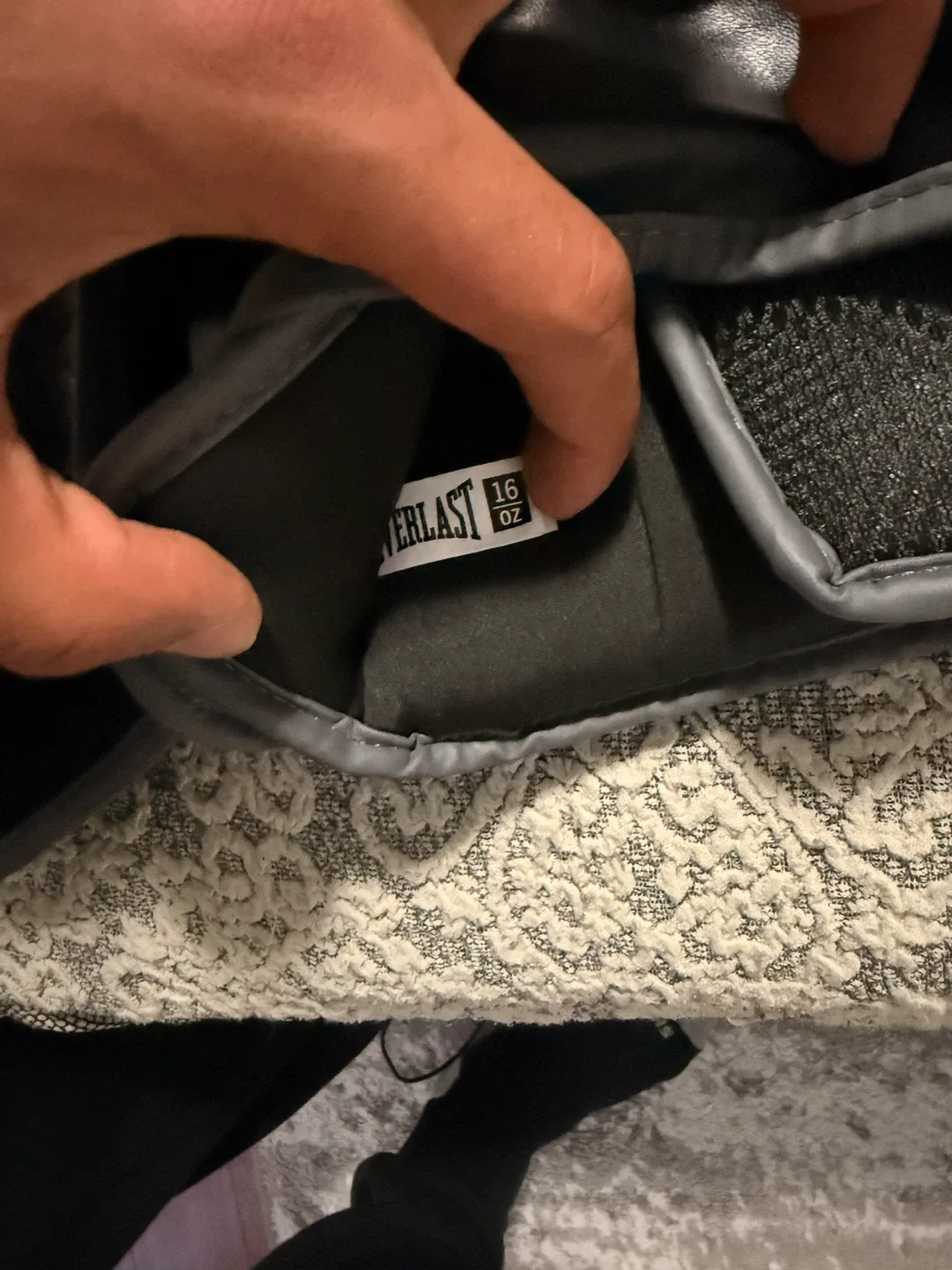 Everlast PowerLock Boxing Gloves 16 oz image indicator(3)