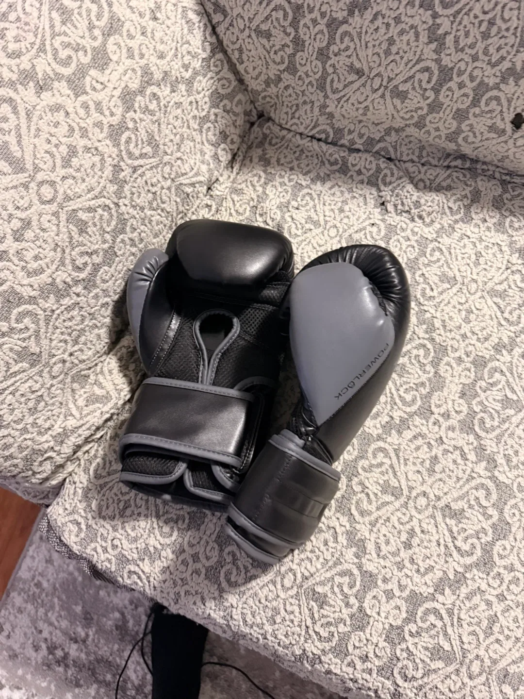 Everlast PowerLock Boxing Gloves 16 oz image indicator(4)